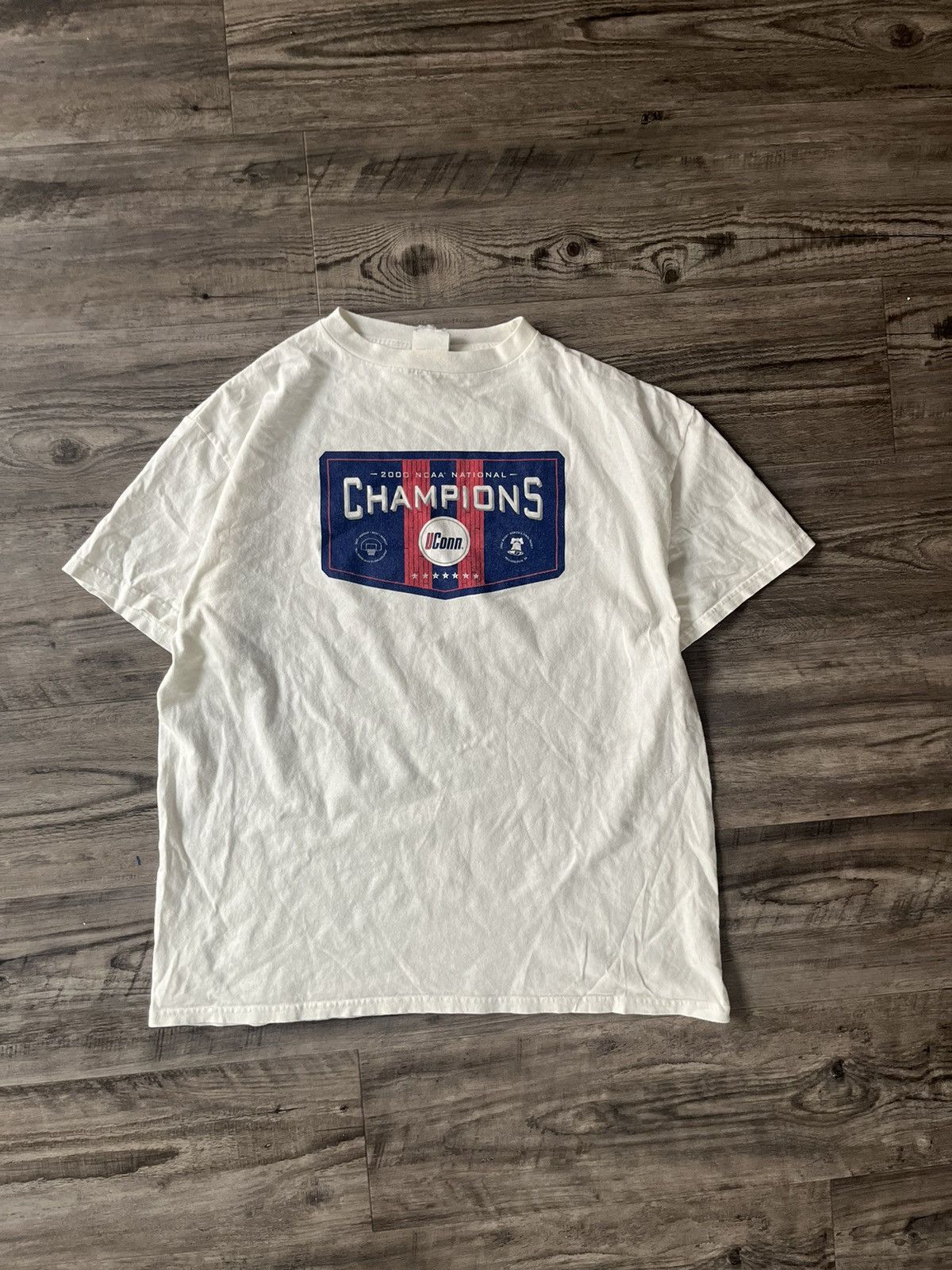 NCAA × Vintage Vintage 90s y2k NCAA Champions Uconn Basketball Tee Size US XL / EU 56 / 4 - 1 Thumbnail