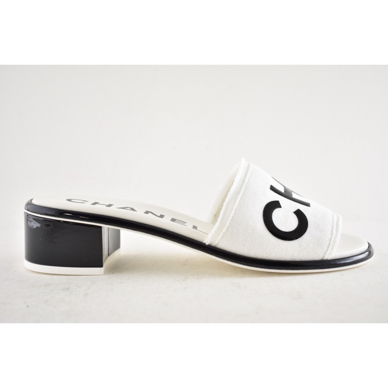 Chanel Chanel 24C White Black CHA NEL Letter Logo Mule Slide Size US 8 / IT 38 - 2 Thumbnail