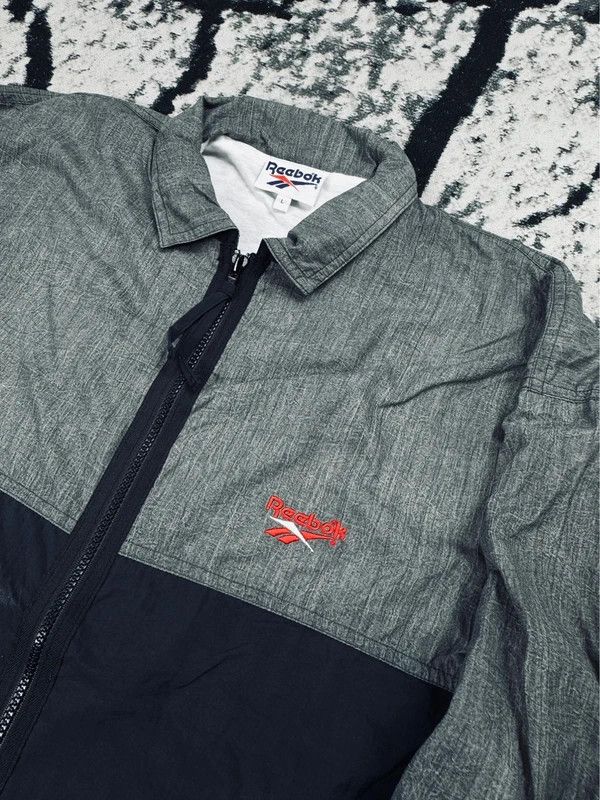 Reebok Vintage Reebok Windbreaker Jacket Gray Black L Size US L / EU 52-54 / 3 - 3 Thumbnail