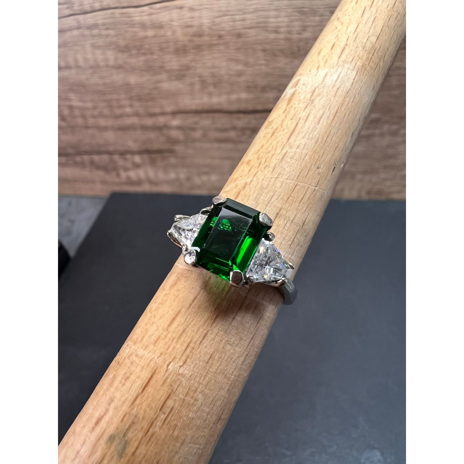 Other Vintage synthetic emerald 925 silver ring size 7 Size ONE SIZE - 6 Thumbnail