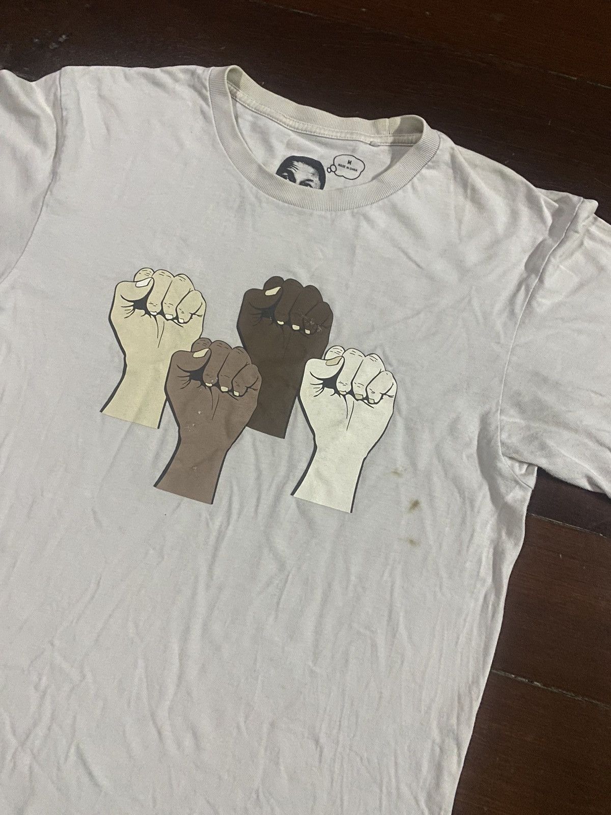 Pharrell Rare UNIQLO X Pharrell Williams other hand tee Size US M / EU 48-50 / 2 - 1 Thumbnail