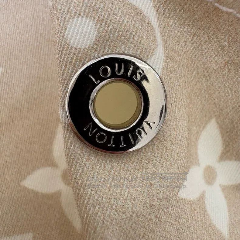 Louis Vuitton Louis Vuitton 22 logo full-print color-block hooded zipper Size XS / US 0-2 / IT 36-38 - 7 Thumbnail