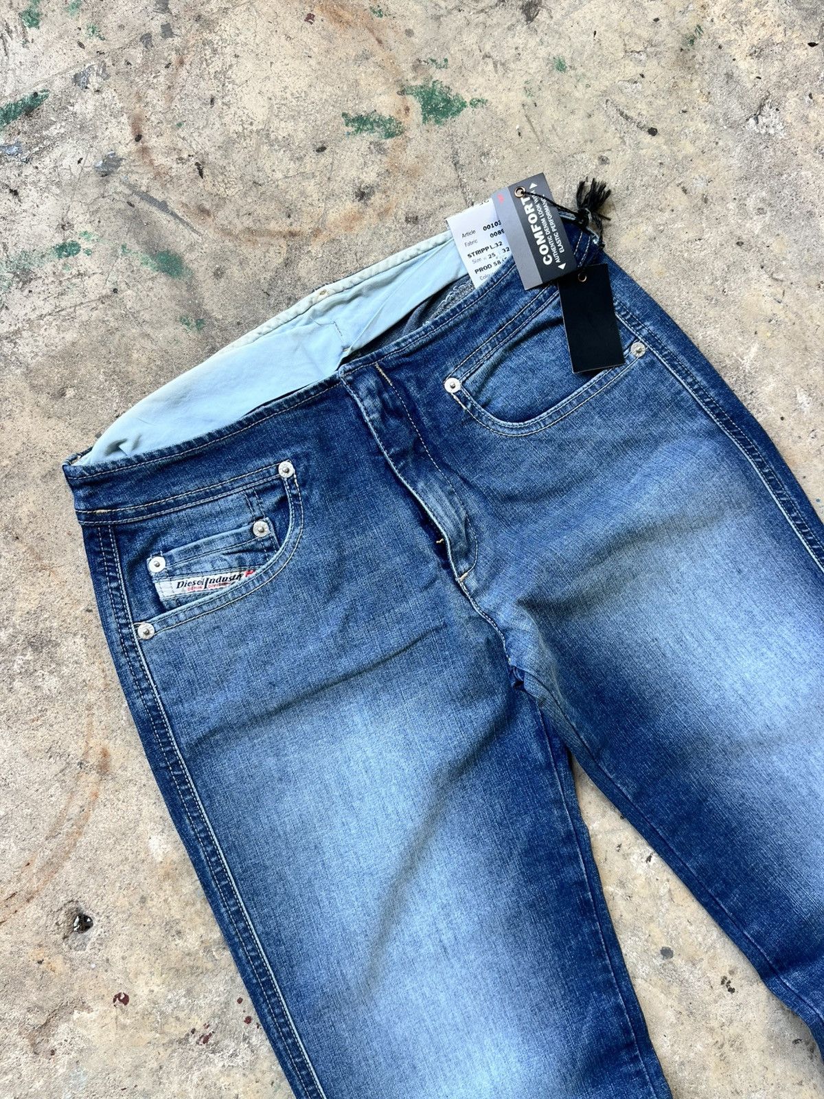 Diesel VTG Dead Stock Diesel Jeans Flare/Bootcut Wide Leg Pants Size 26" / US 2 / IT 38 - 4 Thumbnail
