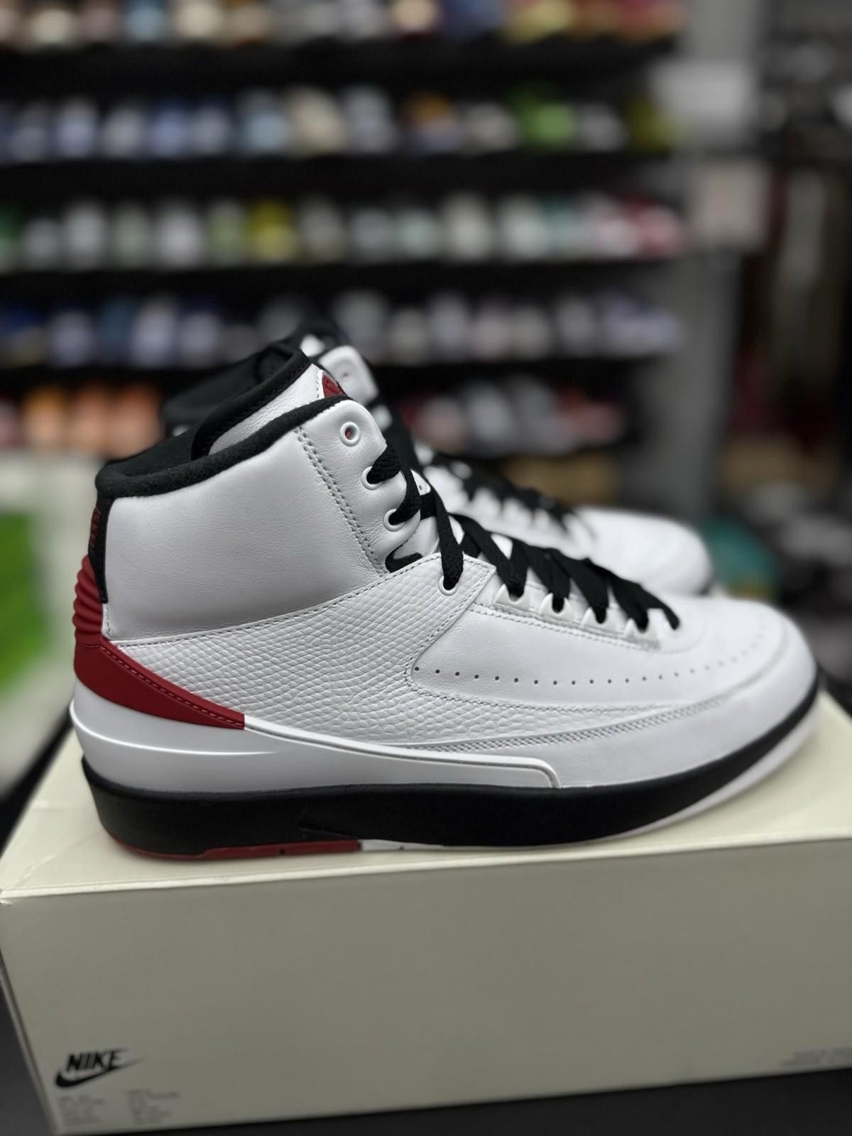 Jordan Brand Size 11 - Jordan 2 Retro Mid Chicago White Red Black Leather Size US 11 / EU 44 - 2 Thumbnail