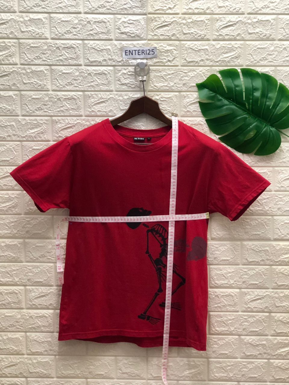 Band Tees vintage Rock Band 2011 One Ok Rock-Reference tour red tees Size US L / EU 52-54 / 3 - 4 Thumbnail