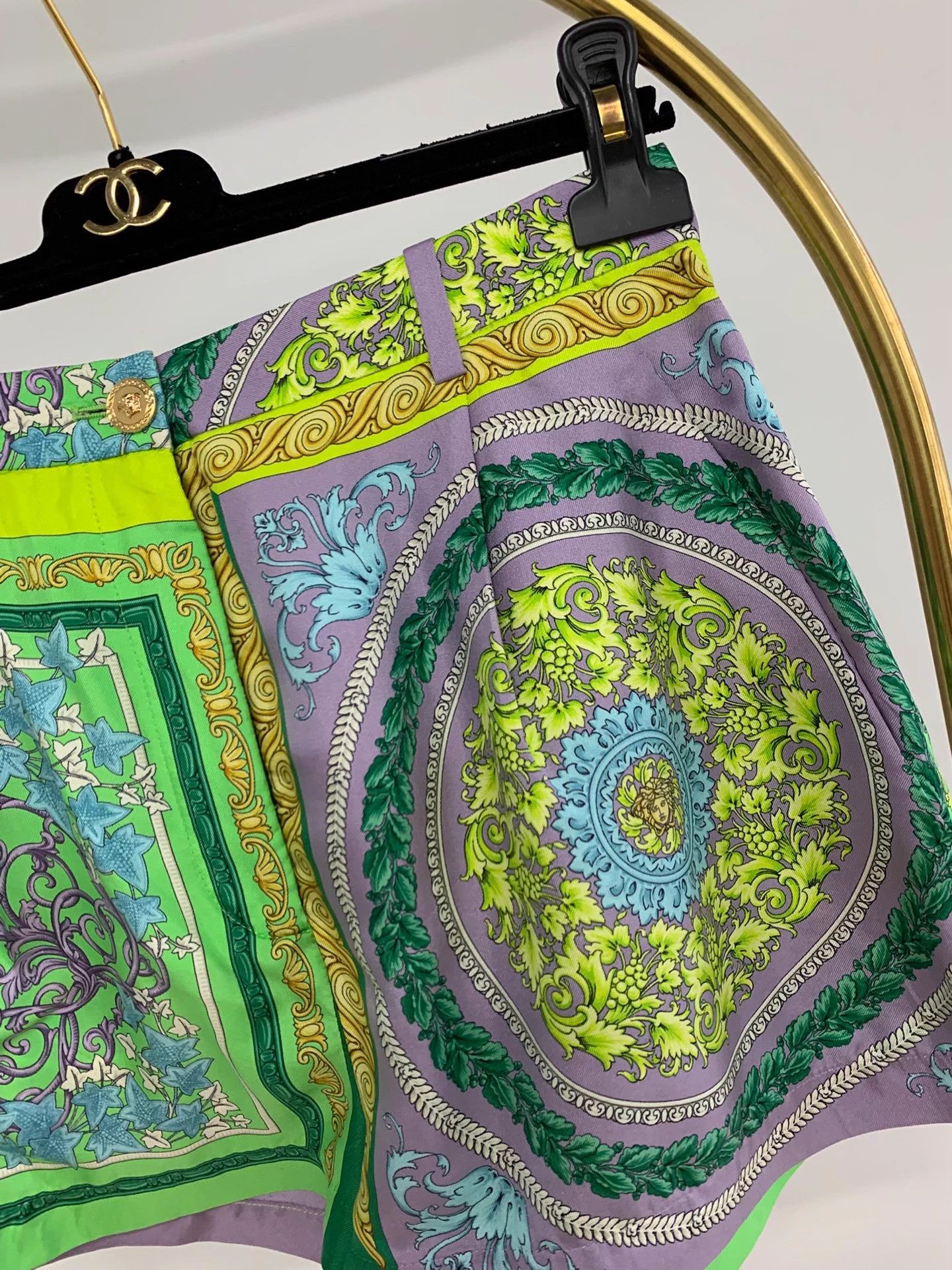 Versace Versace Women's Green Purple Silk Printed Short 42 Size 28" / US 6 / IT 42 - 2 Thumbnail