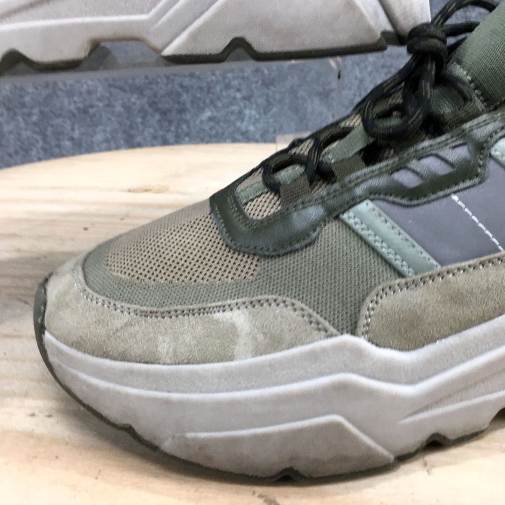 H&M H&M Shoes Womens 40 Athletic Sneakers Green Lace Up Low Top Comfort Round Toe Shoes Size M / US 6-8 / IT 42-44 - 4 Thumbnail