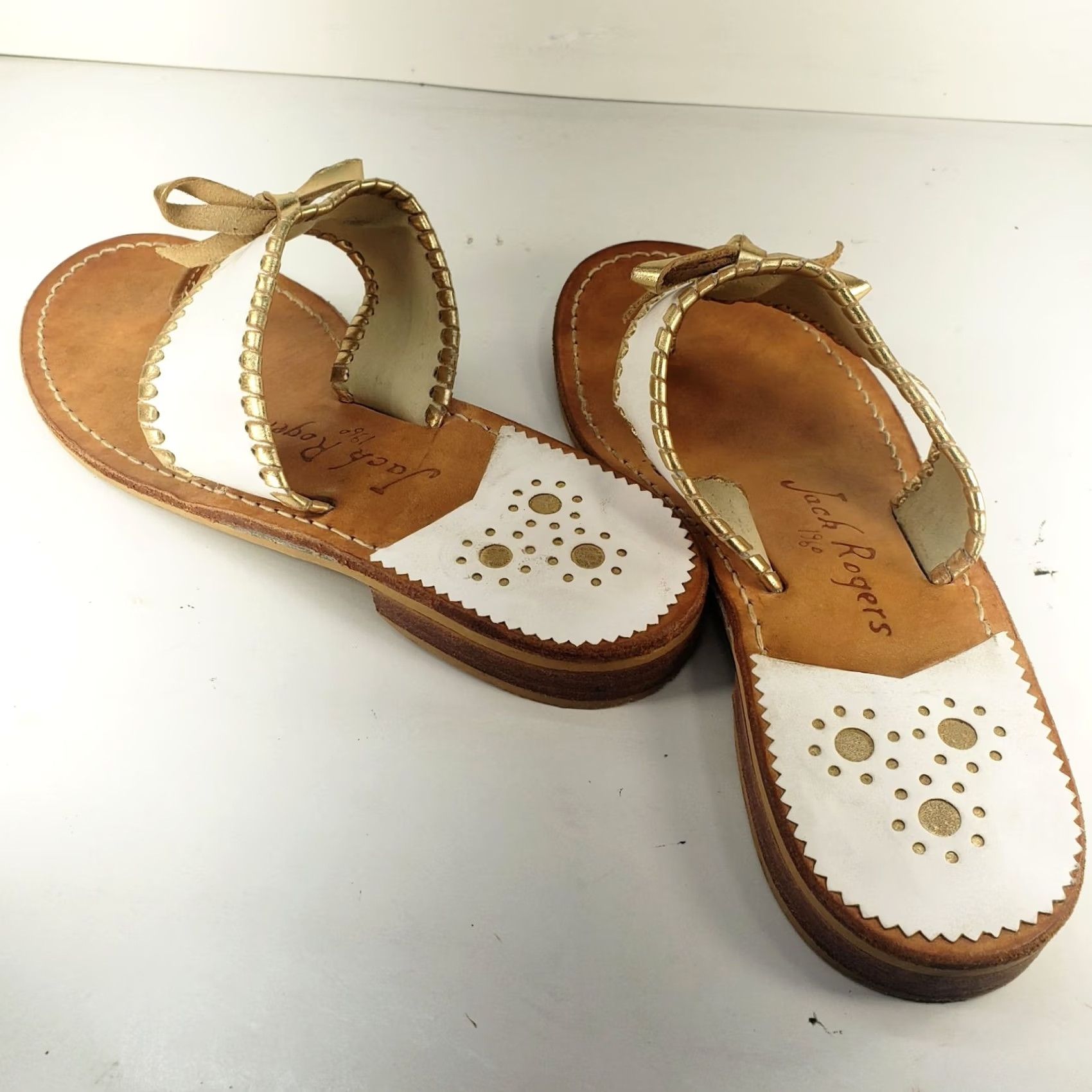 Jack Rogers VINTAGE Jack Rogers Adeline White With Gold Metallic Trim Bow Leather Sandal Womens 8.5-9 Flat Slip On Leather Upper Lining Bow Metal Cottage 90s Size US 8 / IT 38 - 5 Thumbnail