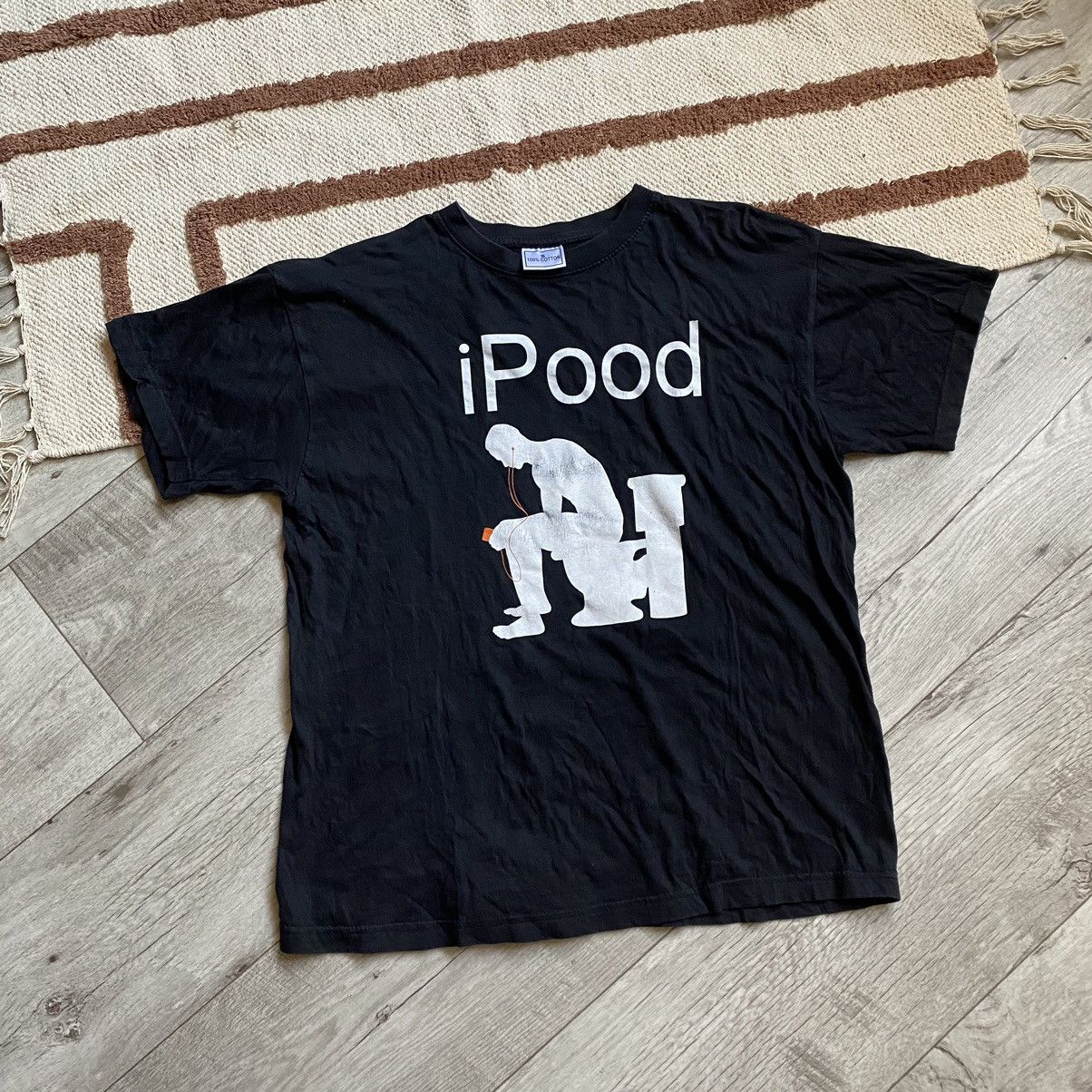 Vintage VINTAGE MAN IN TOILET IPOOD HUMOR T SHIRT Size US S / EU 44-46 / 1 - 1 Thumbnail