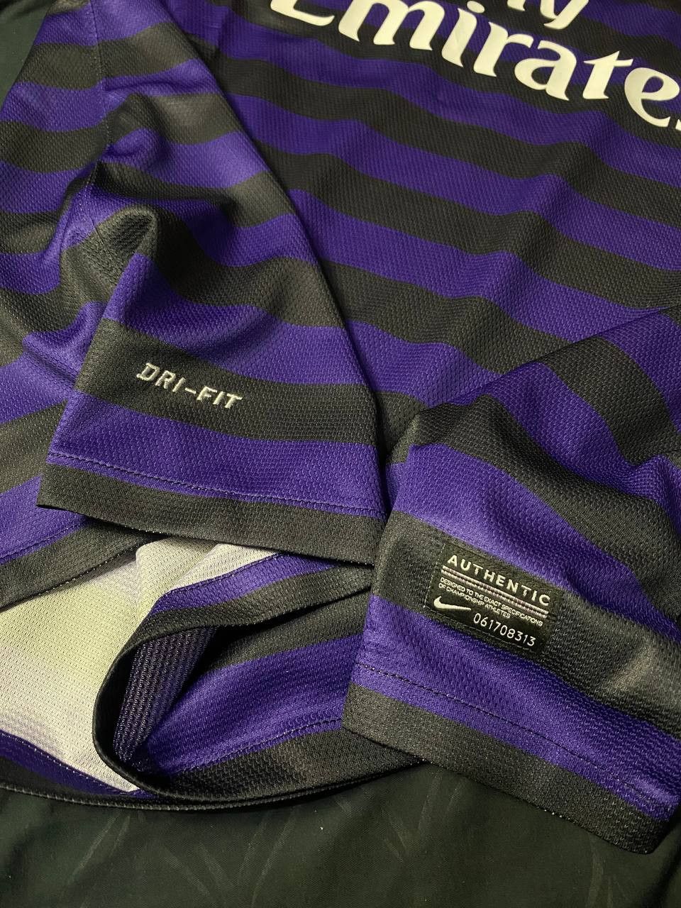 Nike Arsenal away 2012 BNWT Size US L / EU 52-54 / 3 - 6 Thumbnail