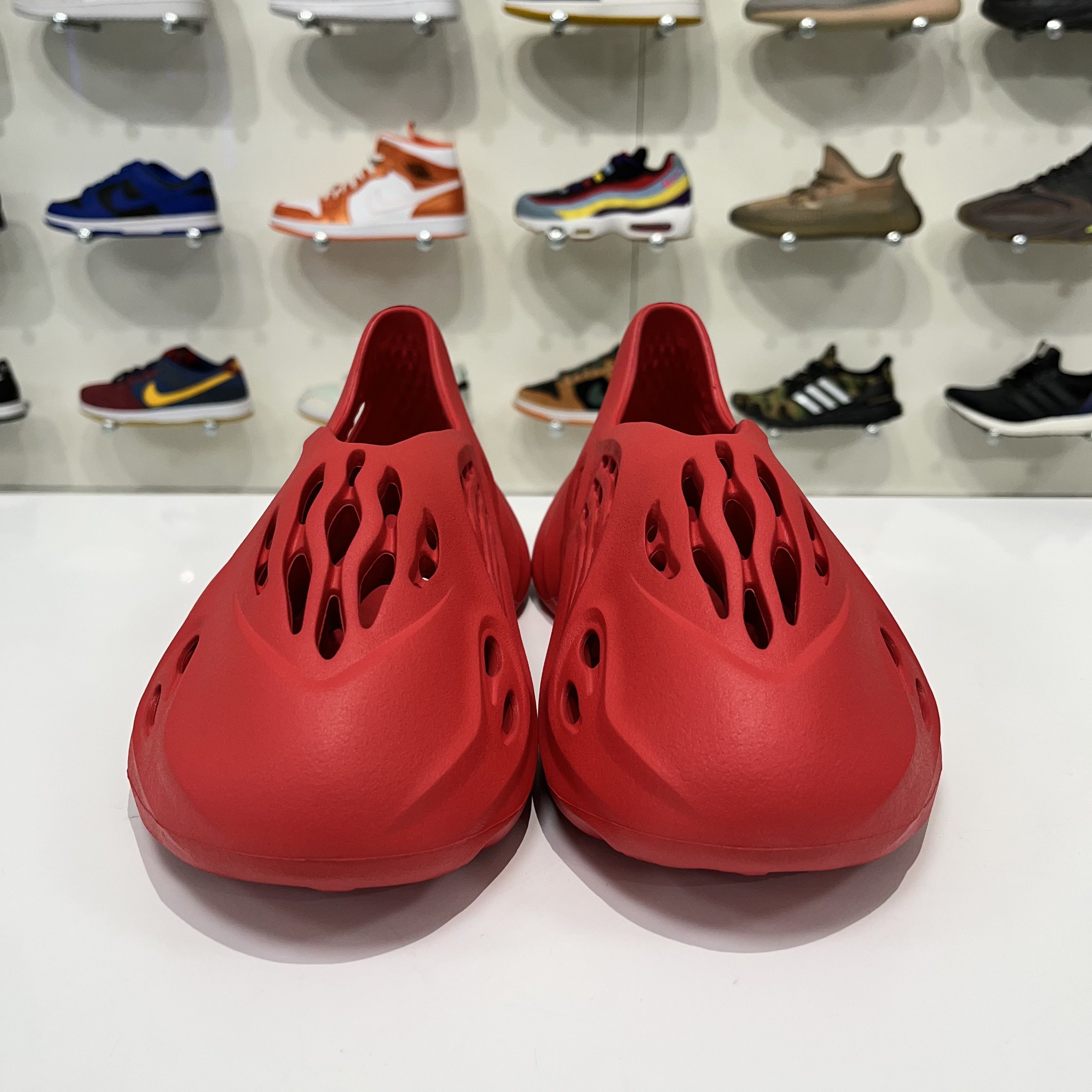 Adidas Adidas Yeezy Foam RNNR MX Vermillion Size US 9 / EU 42 - 9 Thumbnail