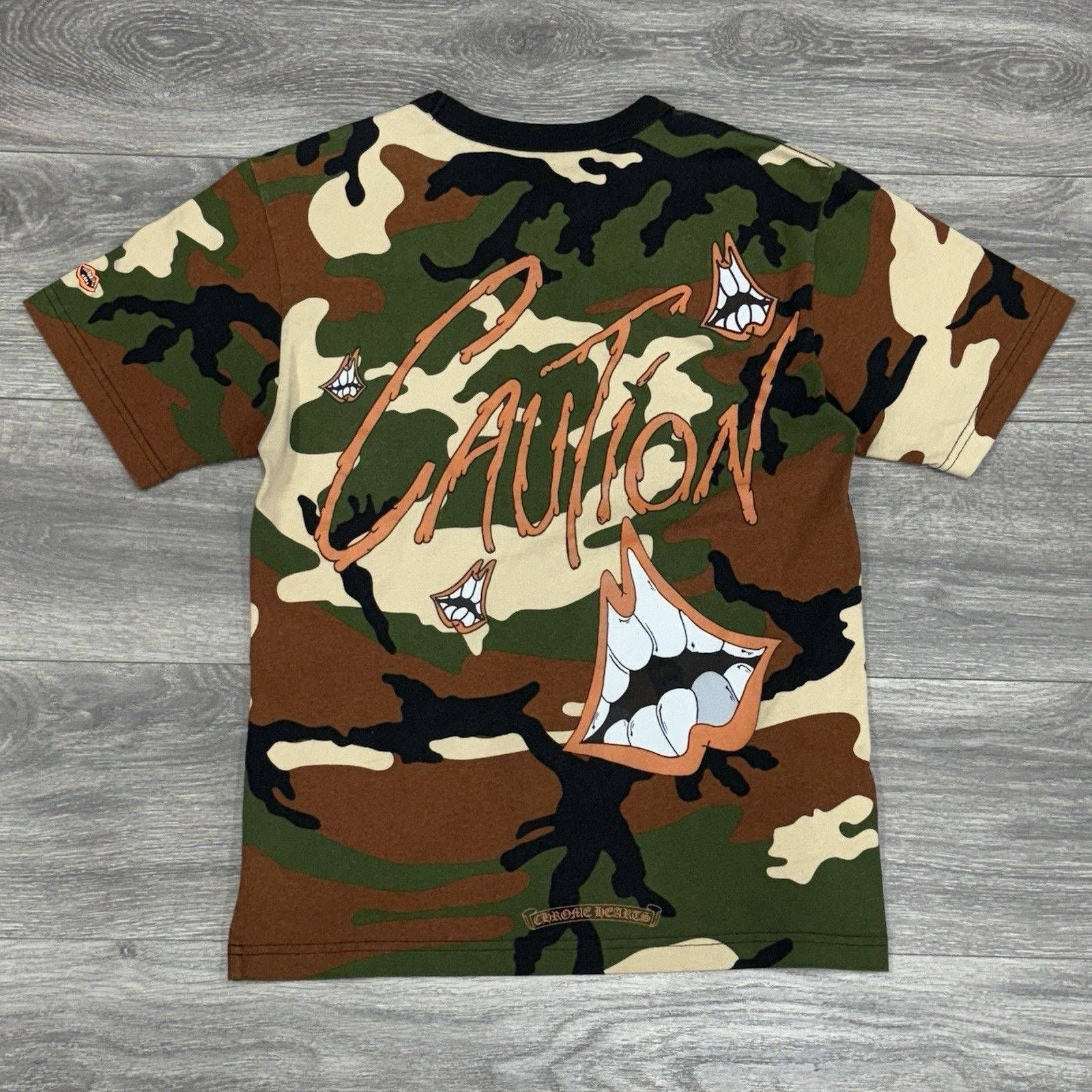 【新品】クロムハーツ×マッティボーイ★Tシャツ★CAUTION★camo★XL Chrome Hearts Matty Boy Camouflage Caution T-Shirt – Savonches