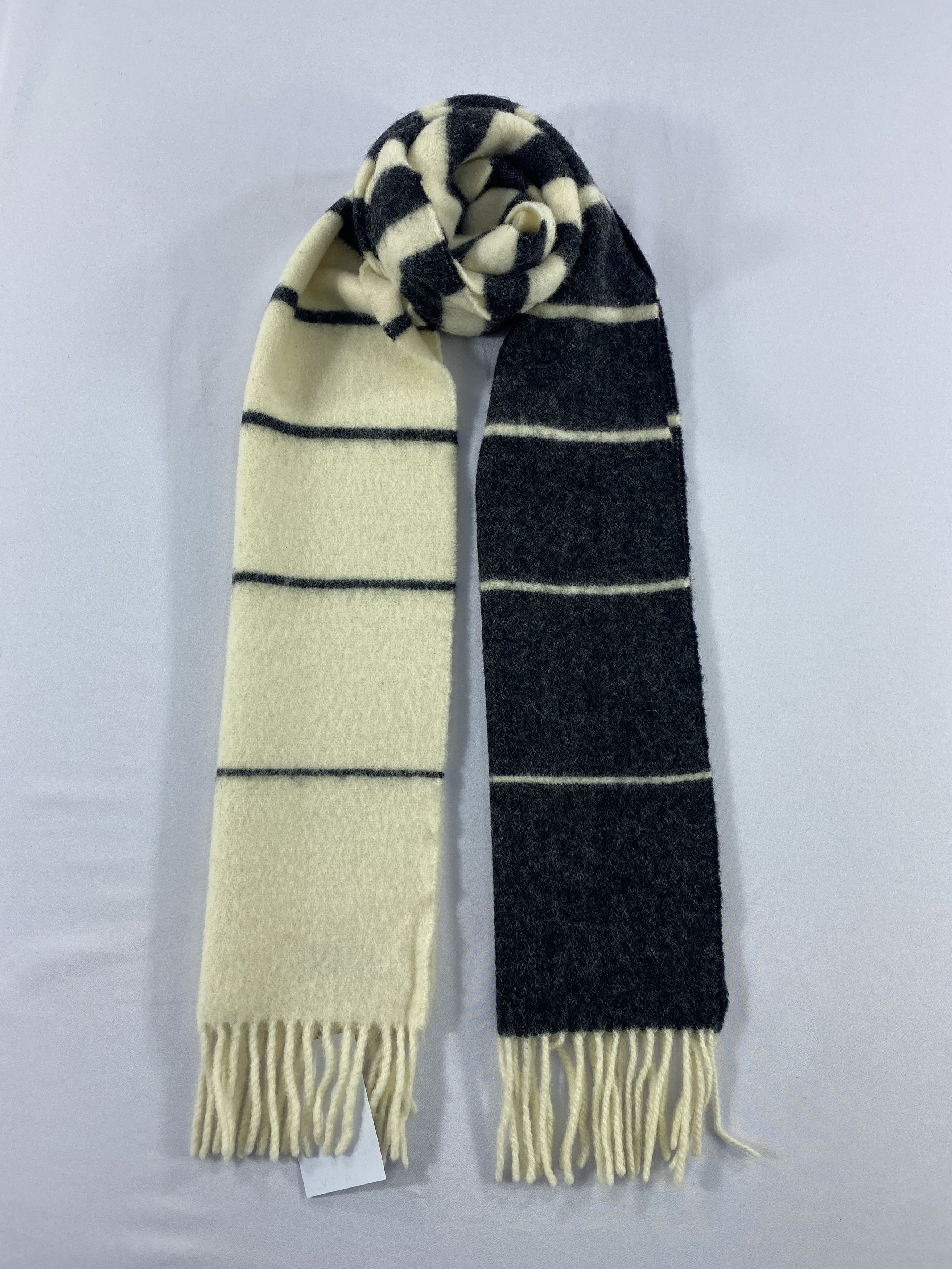 Paul Smith Paul Smith Scarf / Muffler / Neckwear Size ONE SIZE - 1 Thumbnail