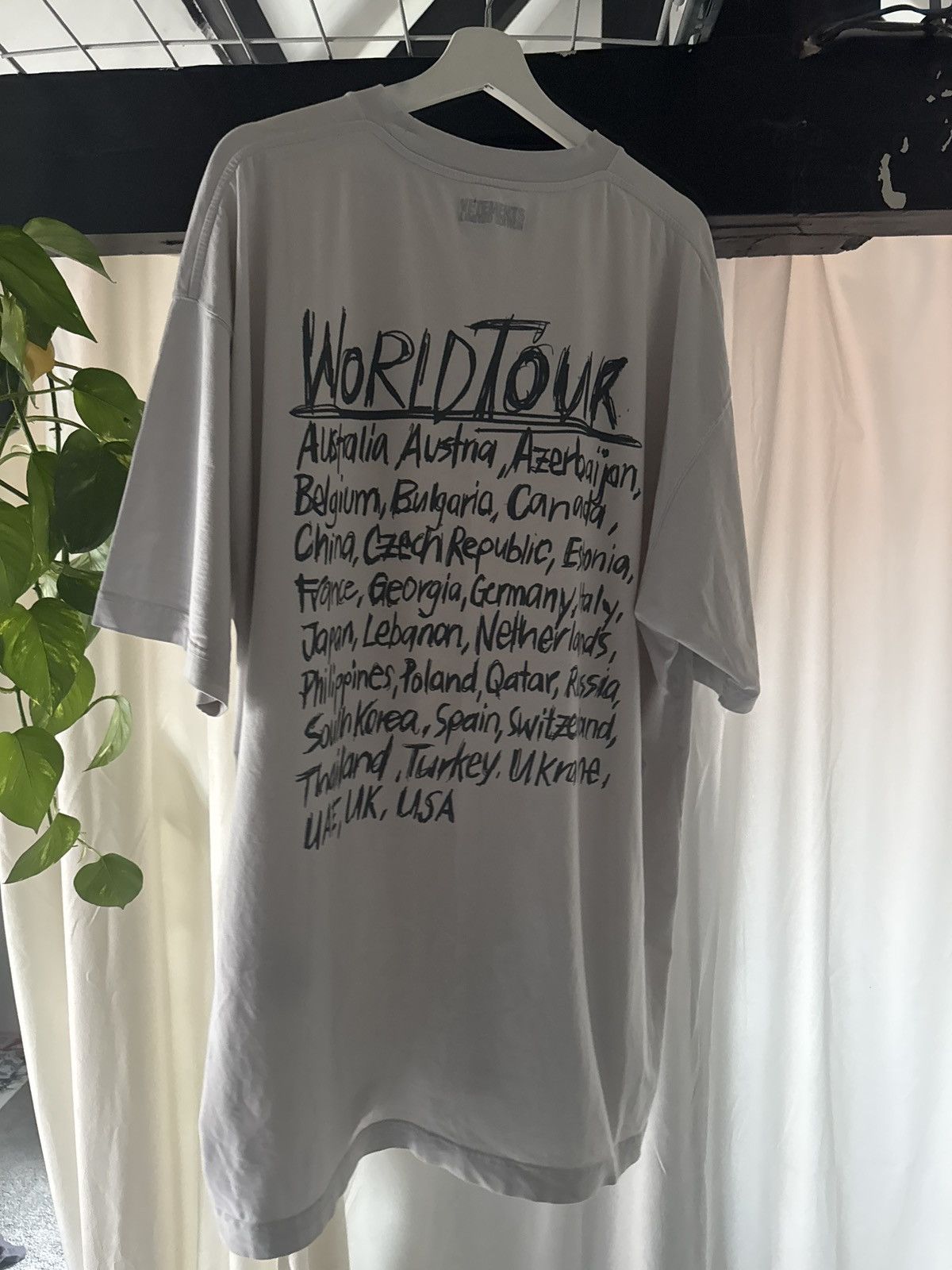 Vetements Vetements Limited Edition / World Tour Tee Size US M / EU 48-50 / 2 - 2 Thumbnail