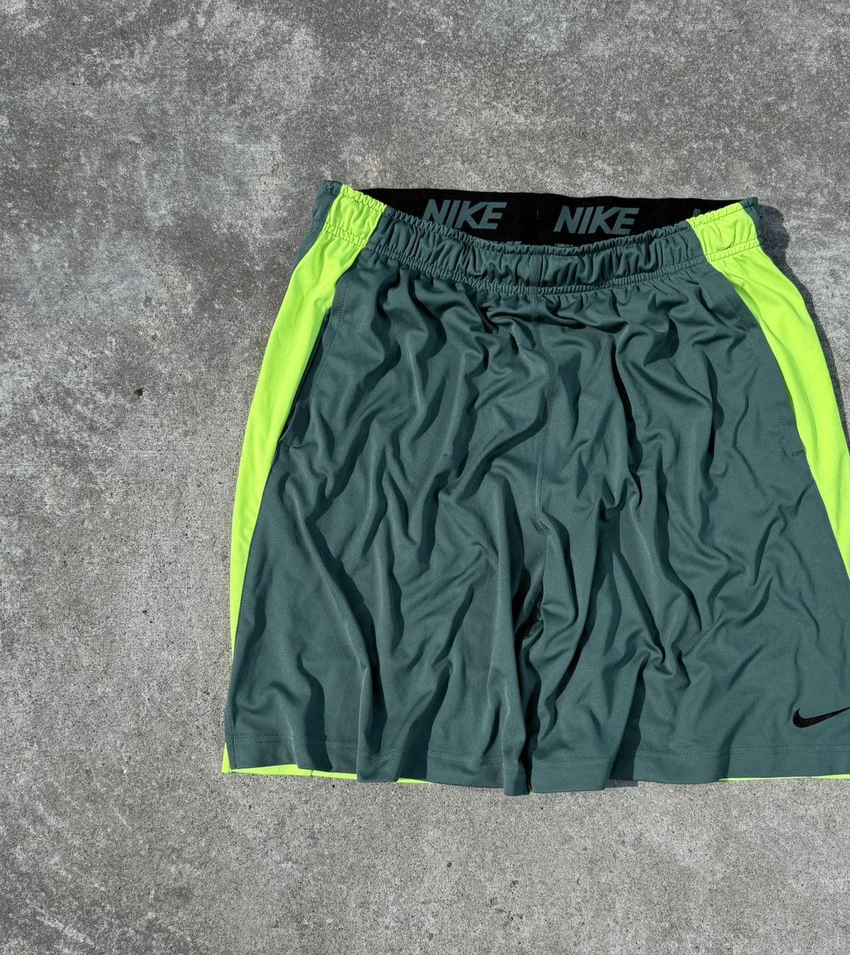 Other Vintage Nike y2k wide buggy streetwear oversize track shorts Size US 34 / EU 50 - 6 Thumbnail