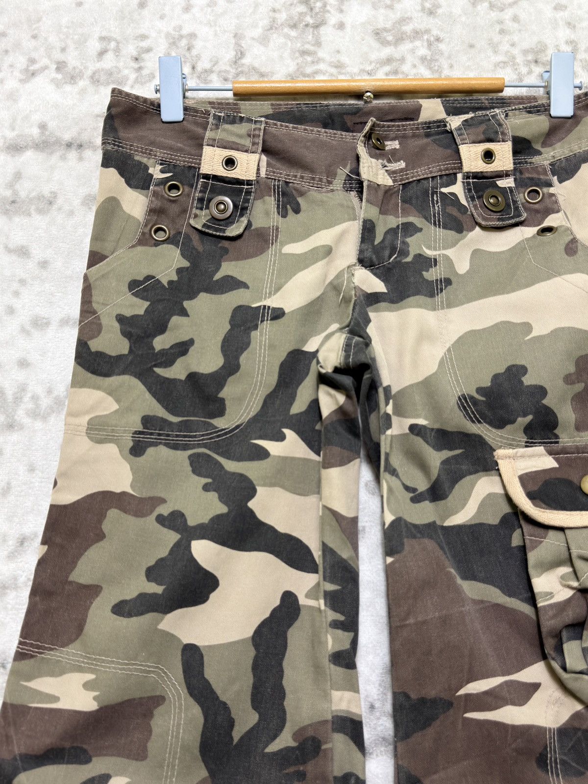 GOA Spiral Girl Camo Cargo Flare Pants Low Rise Women Denim Size US 29 - 4 Thumbnail