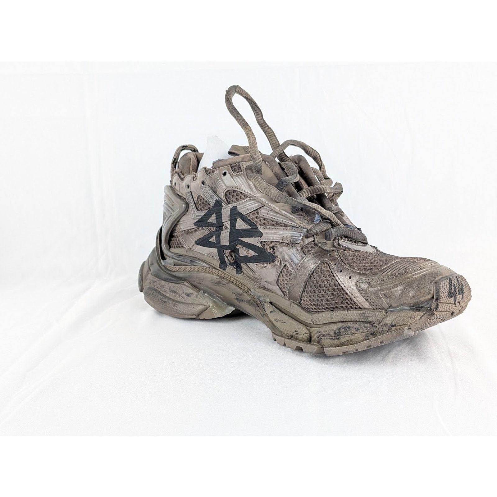 Balenciaga o1rshd1 Monocolor Graffiti Runner in Dark Taupe/Black Size US 7 / EU 40 - 5 Thumbnail