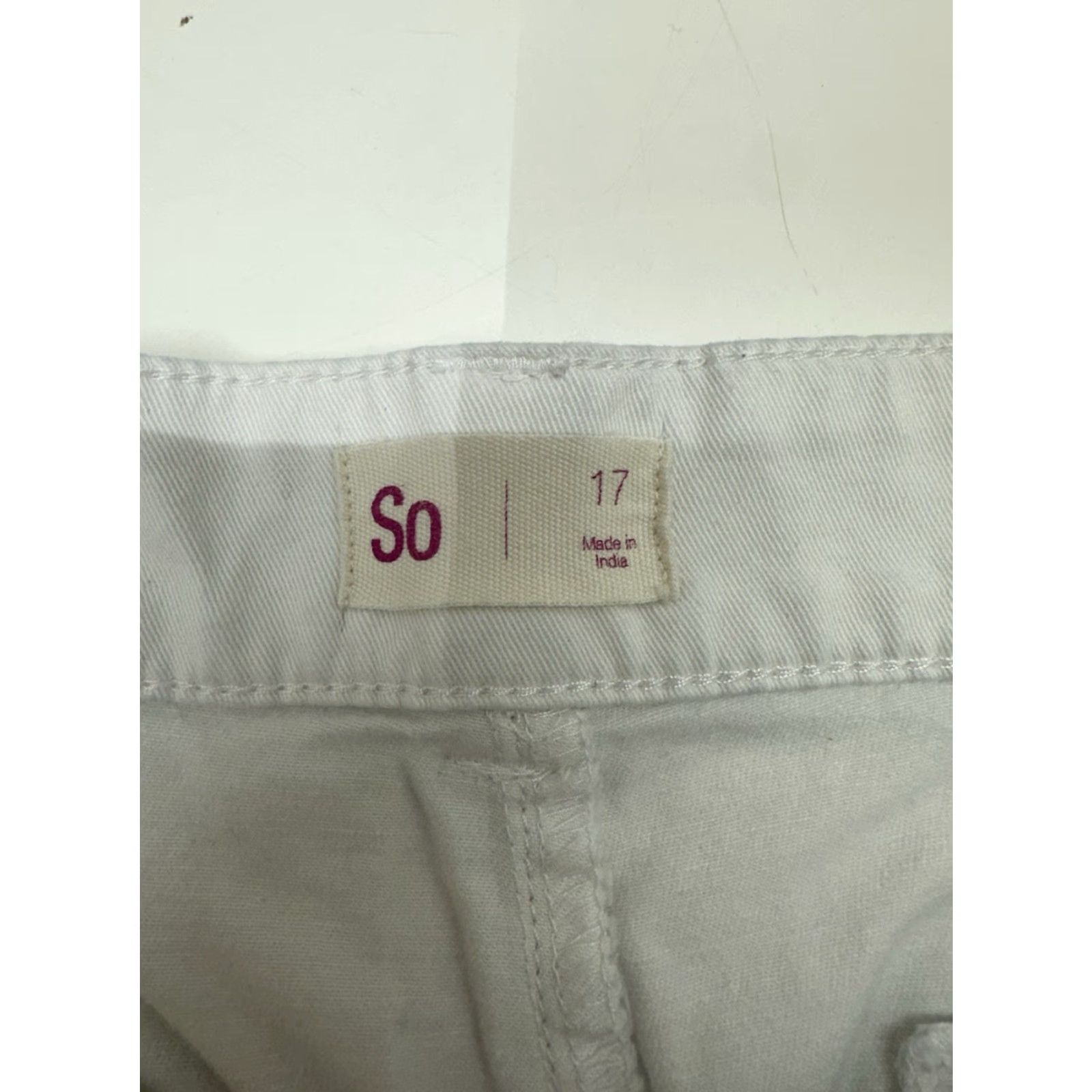 Vintage SO Womens Juniors Shorts Size 17 White Chino - Regular Fit, Mid Rise, 3.5in Inseam, Cotton Lyocell Spandex, Button Zipper, Beach/ Casual, Womens Size 38" / US 16 / IT 52 - 3 Thumbnail