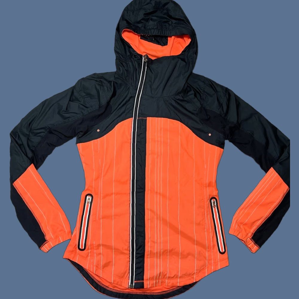 Lululemon LULULEMON Jacket Run Get Up And Glow Reflective 360 Hooded Neon Orange 4 Size S / US 4 / IT 40 - 1 Thumbnail
