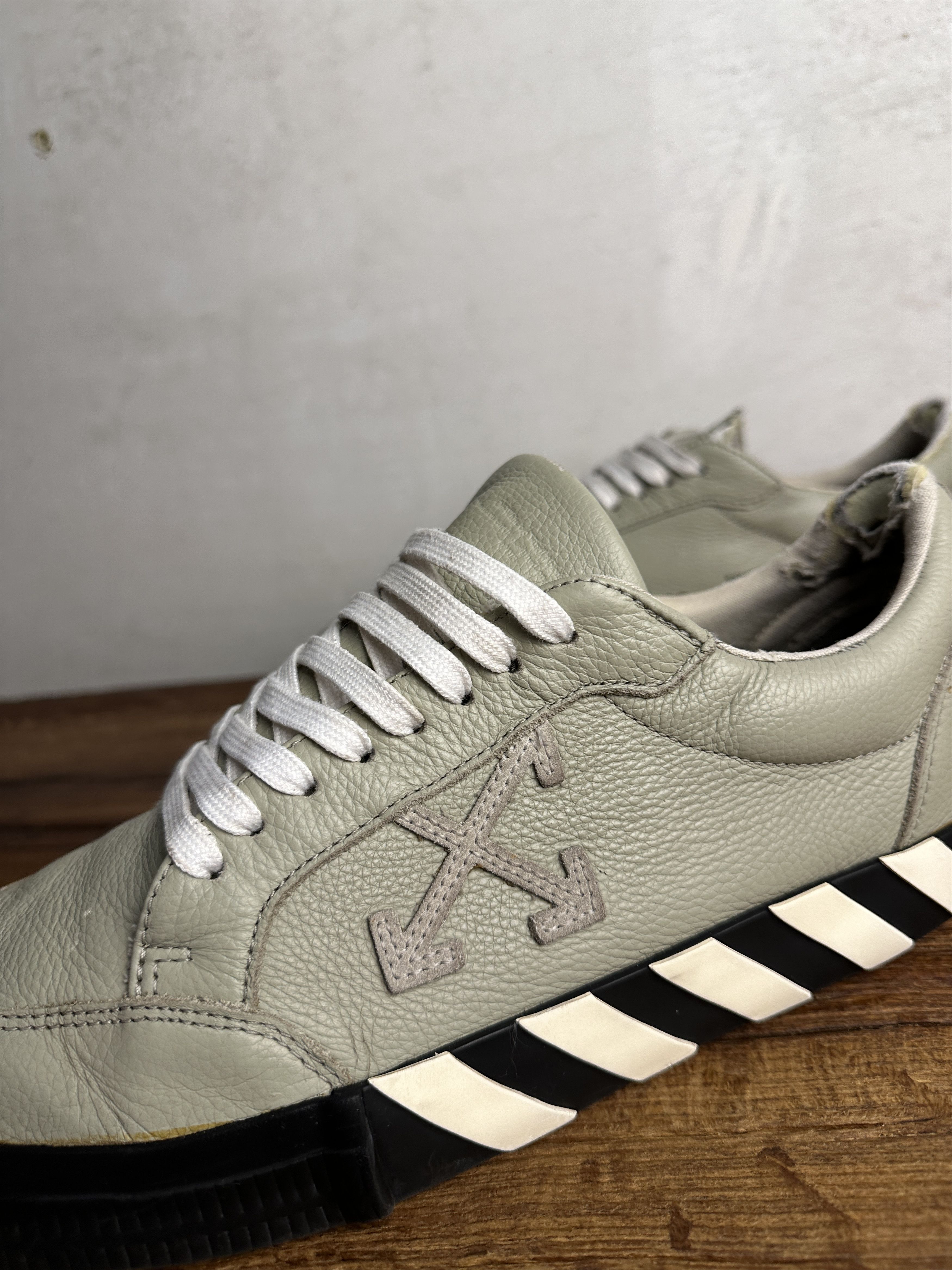 Off-White Off White Vulcanized Leather Low Top Grey Sneakers Size US 10 / EU 43 - 9 Thumbnail