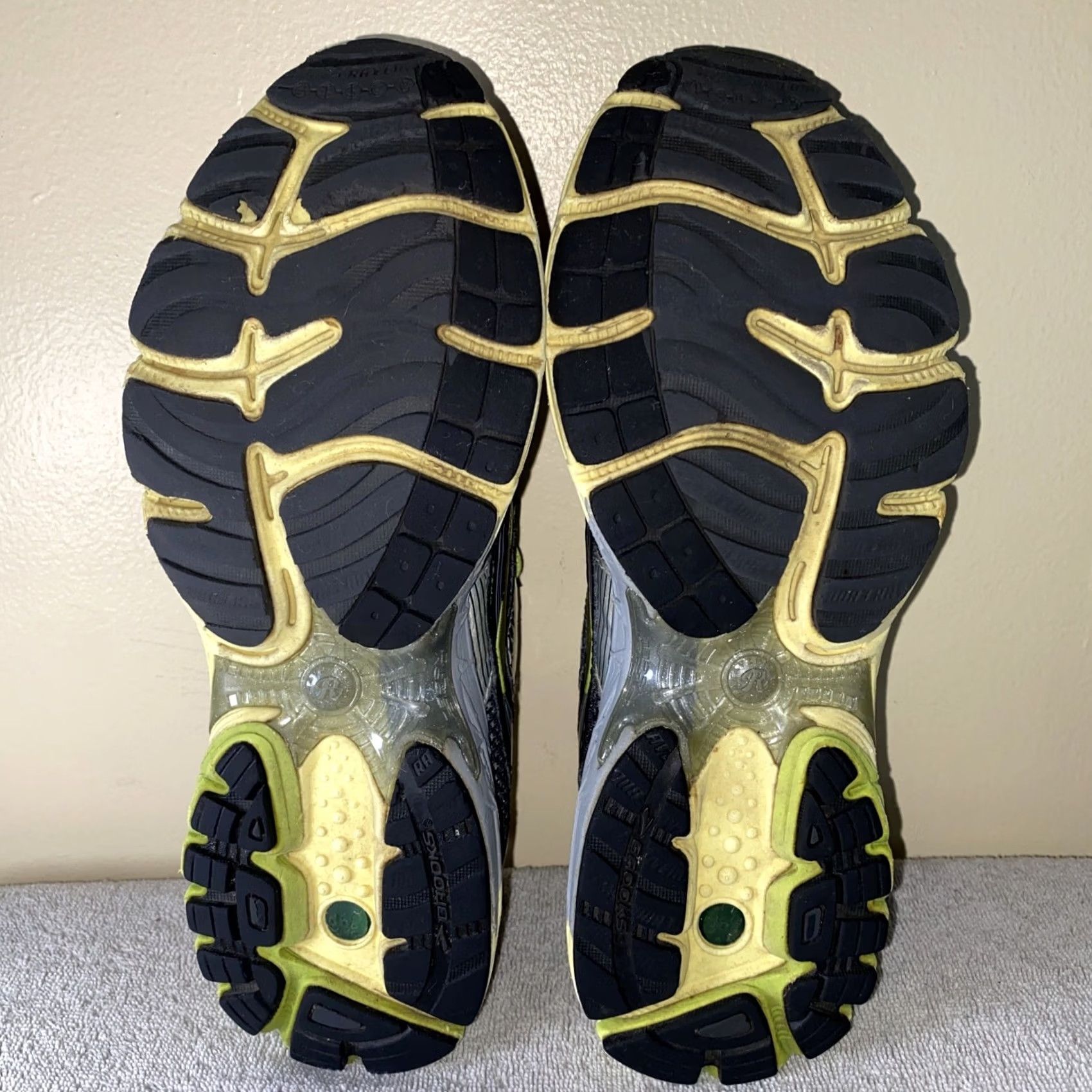 Brooks BROOKS Ravenna Women’s Sneaker 8.5 Grey Neon Green Brook Ravenna Gray Nike? Size US 9 / IT 39 - 8 Thumbnail