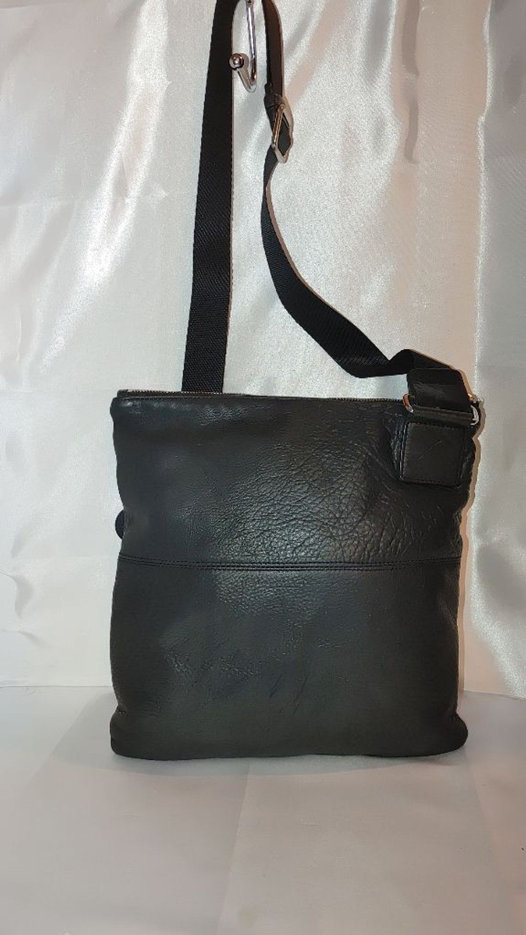 Marmot Margot New York Allie Genuine Leather Crossbody 12x13" Size ONE SIZE - 6 Thumbnail