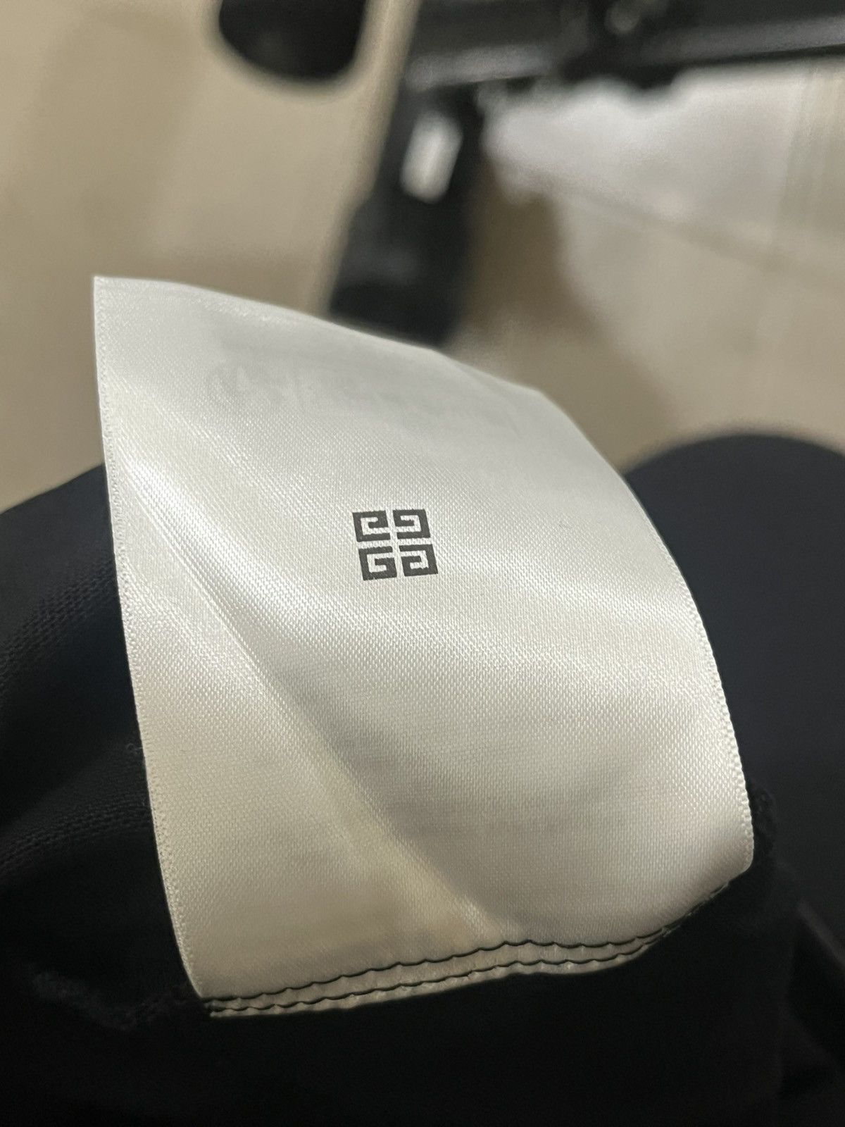 Givenchy Givenchy T-Shirt Sz Medium Size US M / EU 48-50 / 2 - 11 Thumbnail