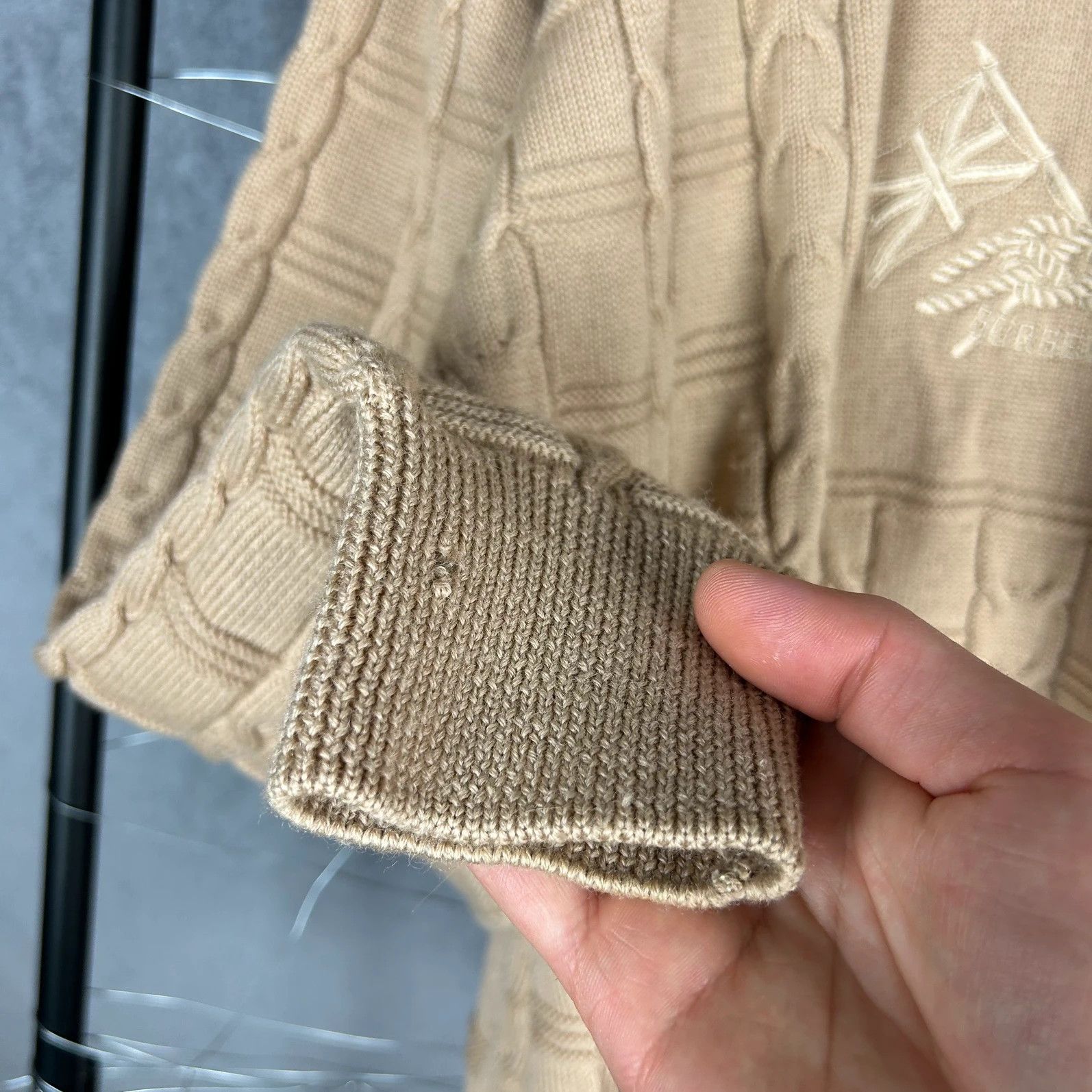 Burberry Burberrys knitwear vintage 90s beige big logo haft spellout Size US L / EU 52-54 / 3 - 9 Thumbnail
