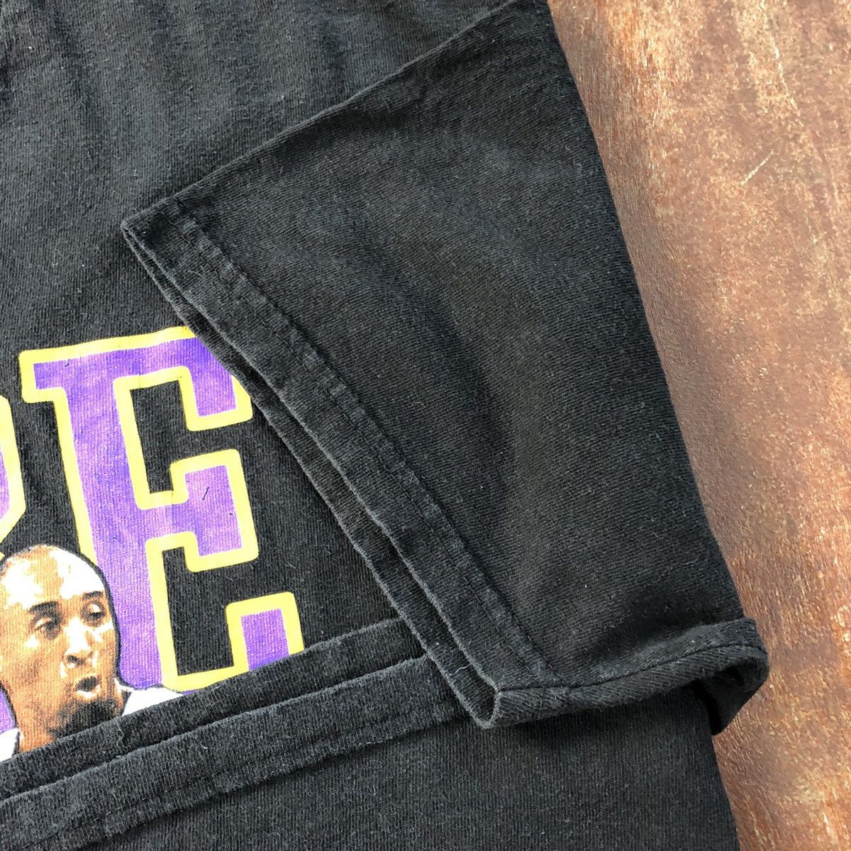 Vintage Kobe Bryant In Memory Rare Shirt Size US L / EU 52-54 / 3 - 7 Thumbnail