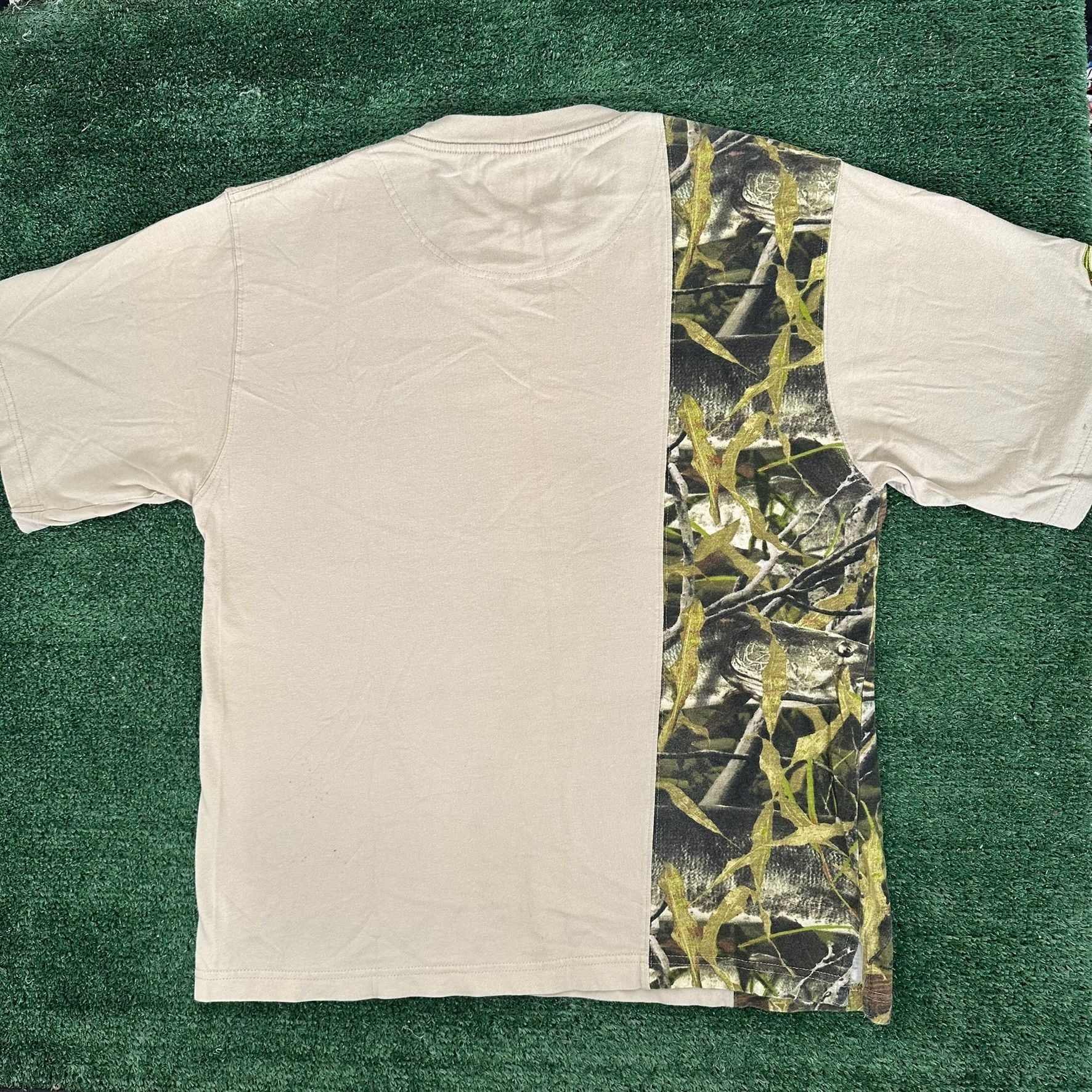 Vintage Vintage Y2K Fishouflage Musky Camo T-Shirt Fishing Outdoor B Size US L / EU 52-54 / 3 - 6 Thumbnail