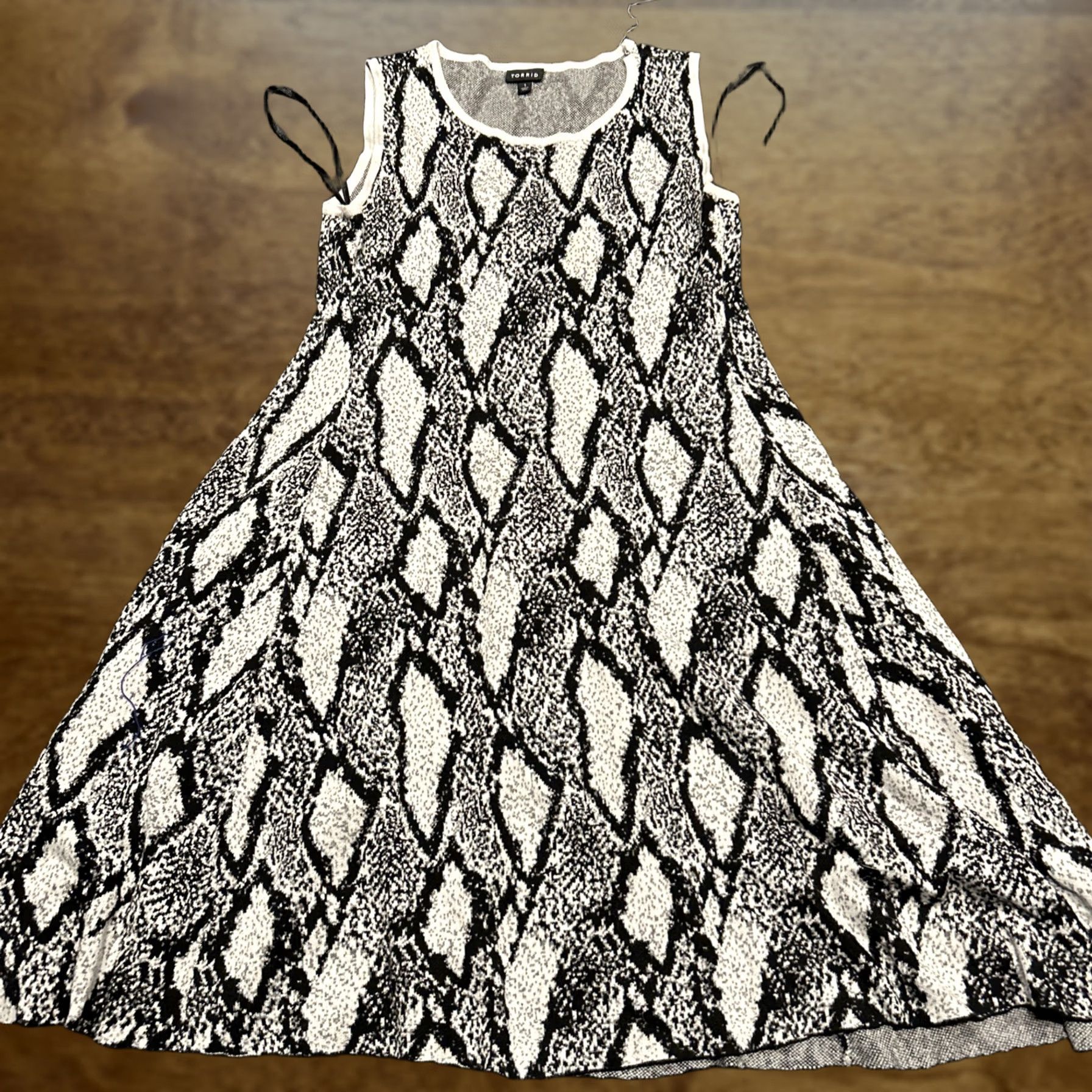 Torrid Torrid Women’s Dress Midi Sleeveless Rayon Blend Gray Black Animal Print A-Line Plus Size 1 B32 Size XS / US 0-2 / IT 36-38 - 1 Thumbnail