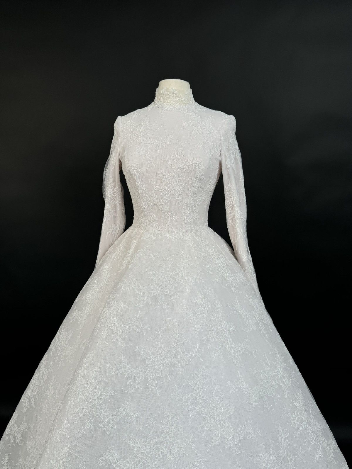 Other Brand New US 8 Anna Augusta French Corded Lace Wedding Dress Size M / US 6-8 / IT 42-44 - 3 Thumbnail