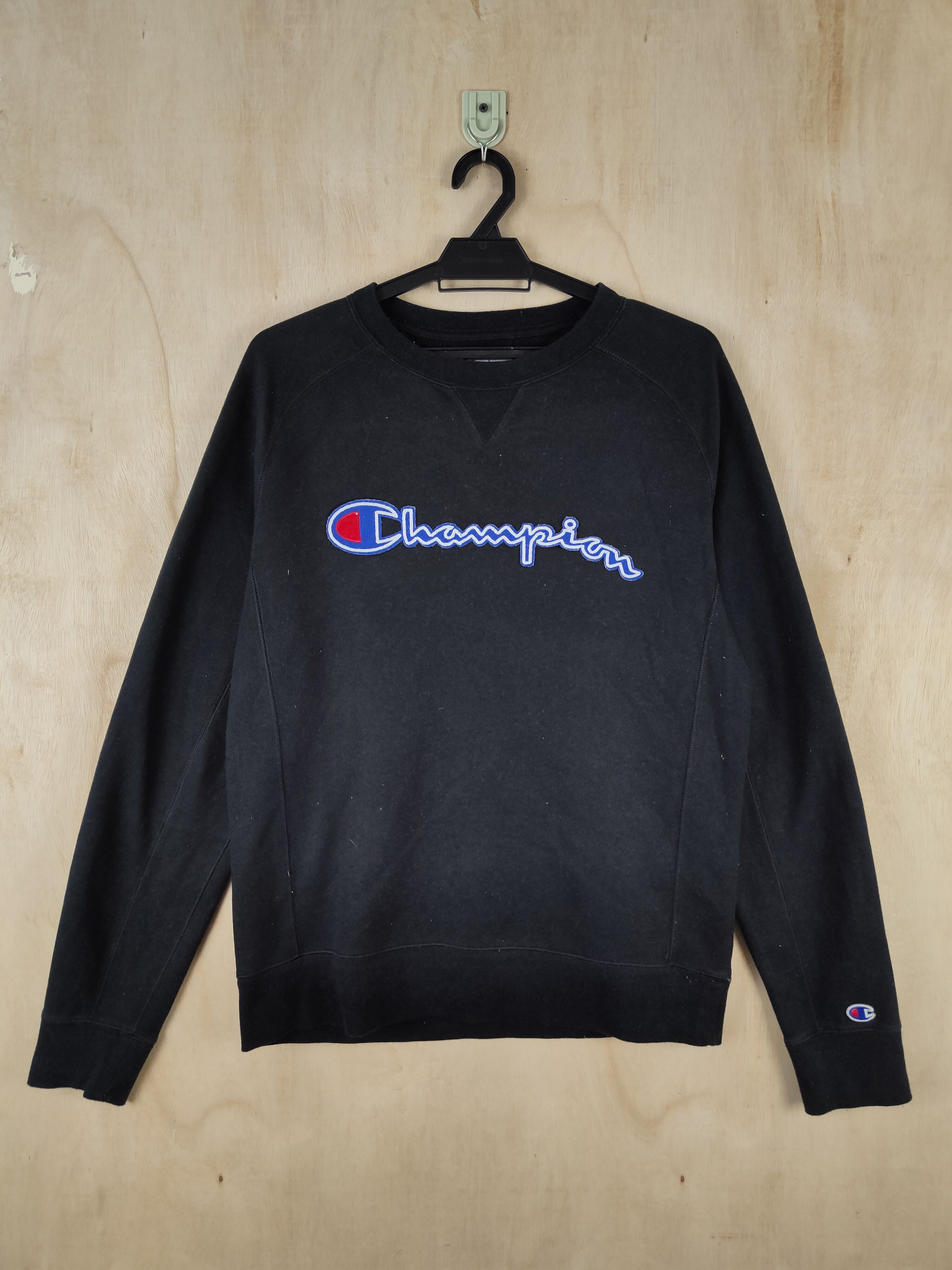 Champion × Japanese Brand × Vintage Champion Black Sweatshirts #S2641 Size US S / EU 44-46 / 1 - 1 Thumbnail