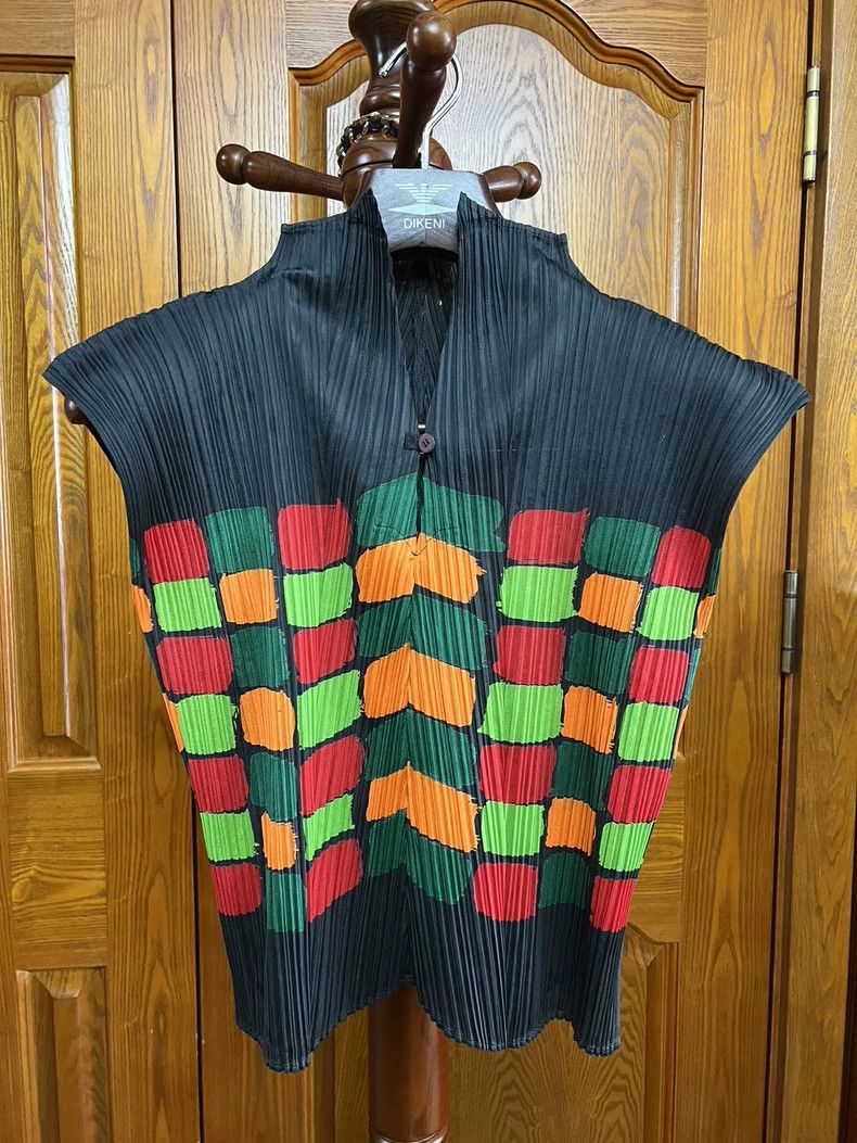 Issey Miyake Issey Miyake size:5 Red, green and black color-blocked ple Size L / US 10 / IT 46 - 1 Thumbnail