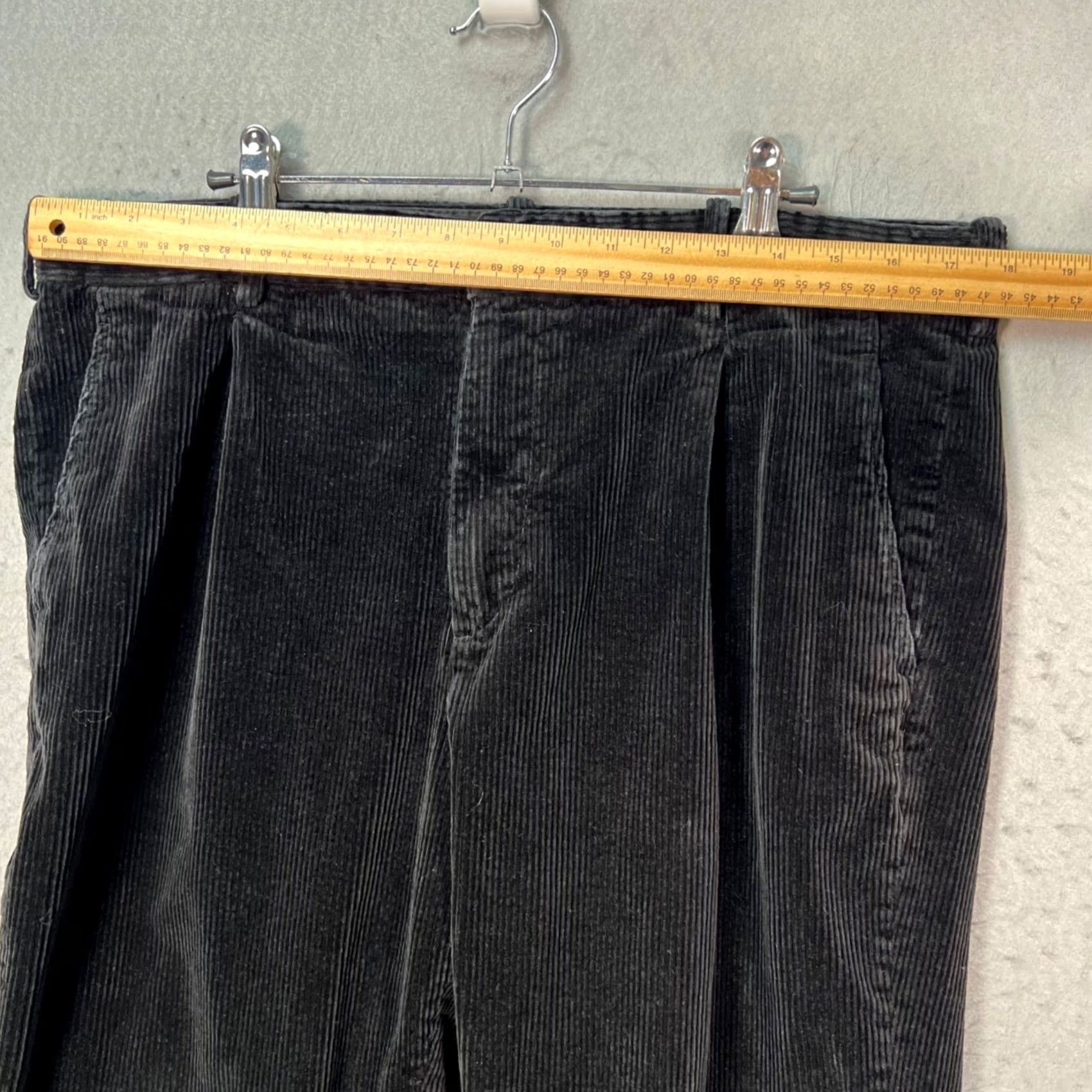 H&M H&M Mens Size 36 Regular Fit Black Corduroy Pleated Pants Shirt? Size US 36 / EU 52 - 5 Thumbnail