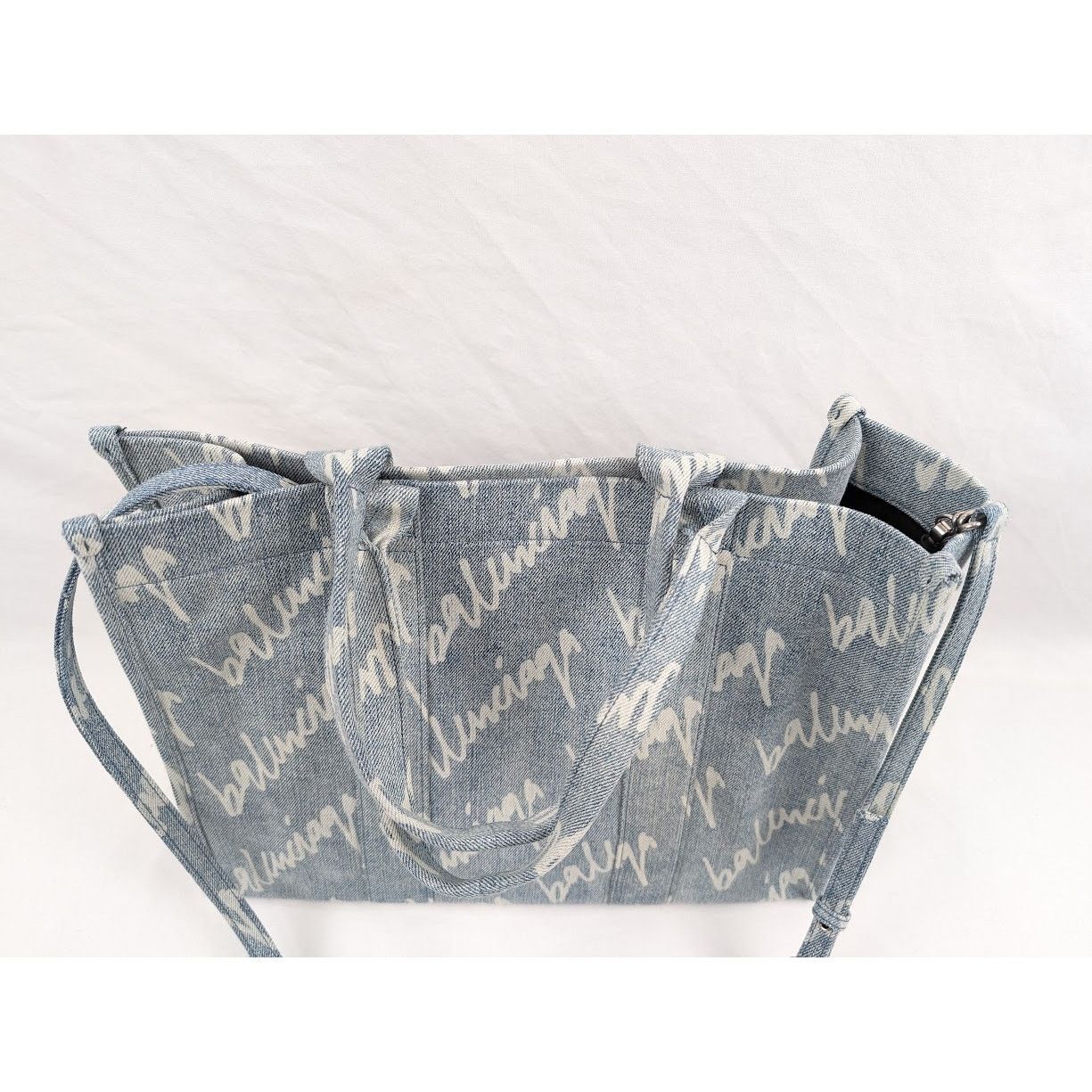 Balenciaga o1rshd1 Size: OS / Scribble Printed Denim Hardware Tote Bag Size ONE SIZE - 7 Thumbnail