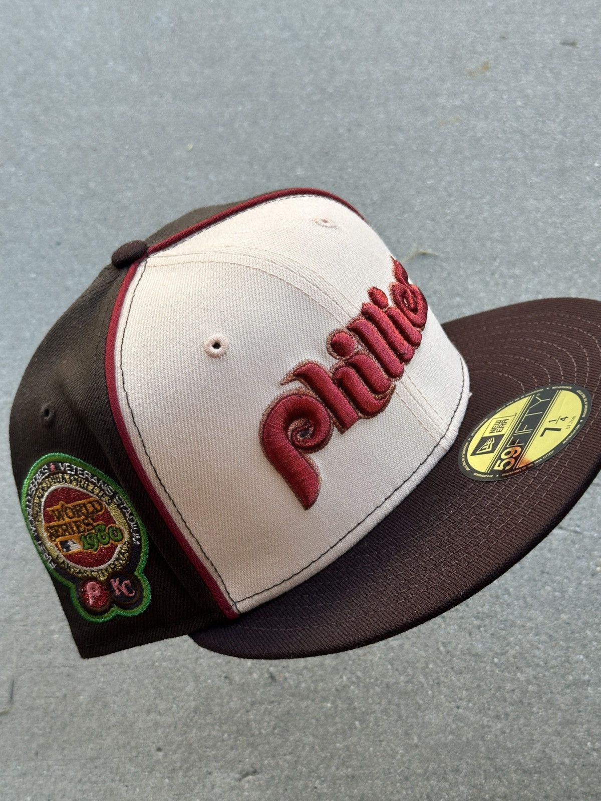 MLB × MyFitteds × New Era Philadelphia Phillies Script Panel Fitted 7 1/4 Myfitteds Size ONE SIZE - 1 Thumbnail