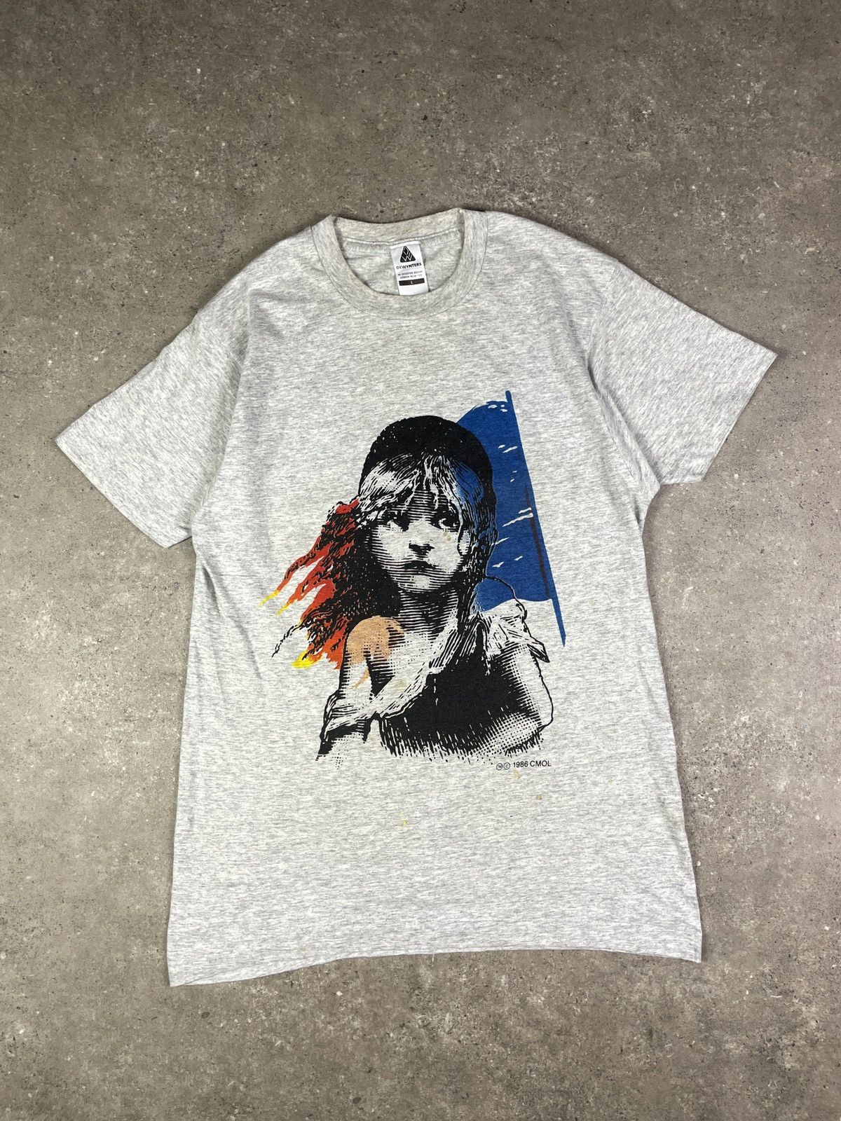 Vintage Vintage 1986 Les Miserables 90s T Shirt Size US L / EU 52-54 / 3 - 1 Thumbnail