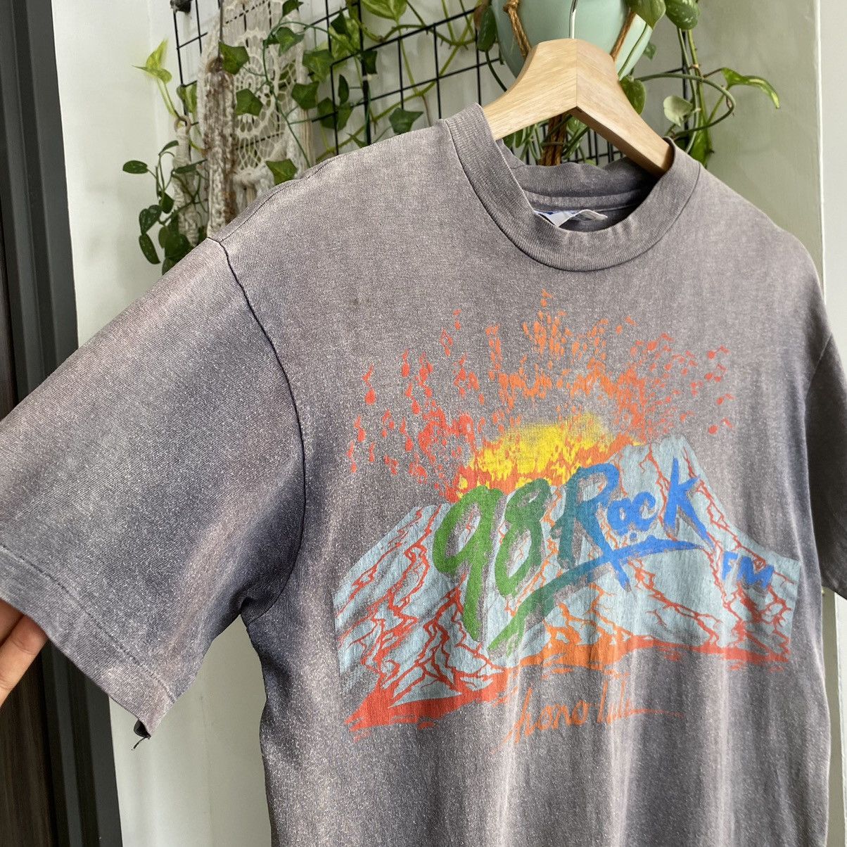 Vintage Thrashed Faded Vintage 80s 98 Rock FM ERD GRUNGE TEE Size US M / EU 48-50 / 2 - 2 Thumbnail