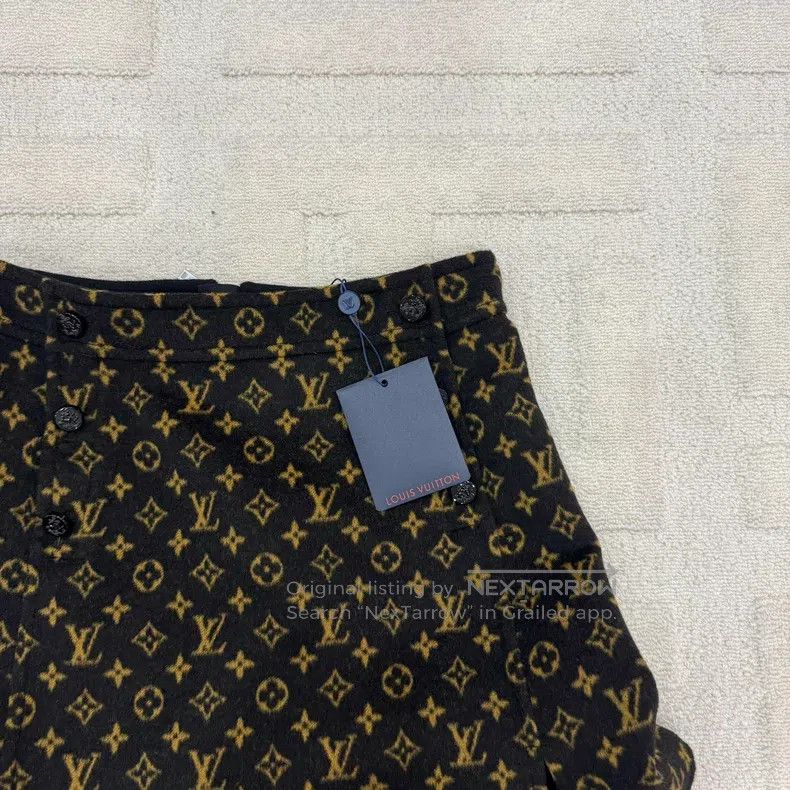 Louis Vuitton Louis Vuitton Black and gold presbyopic skirt Size 35" - 2 Thumbnail