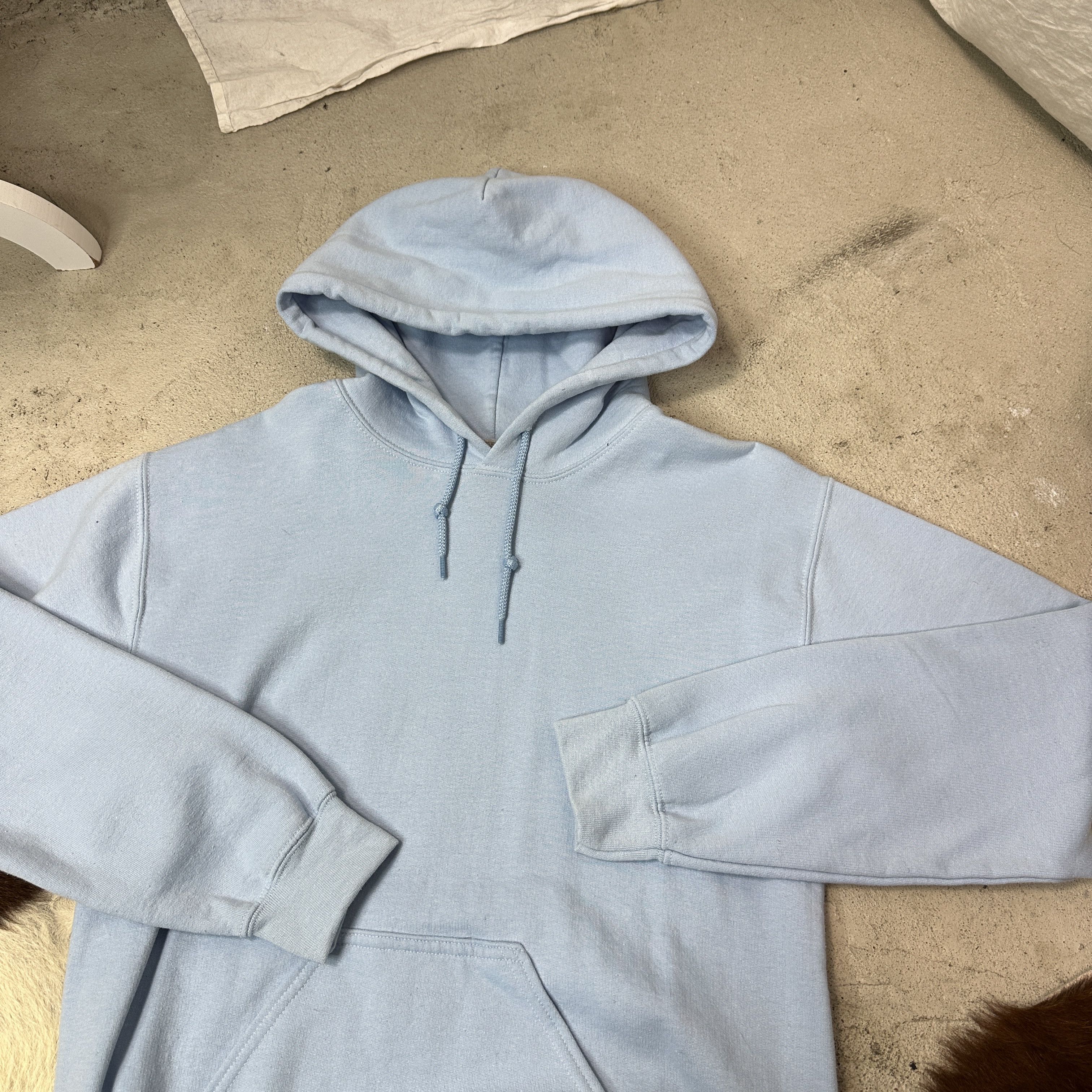 Vintage Vintage Streetwear Skater Baby Blue Blank Sweatshirt Y2K Size US S / EU 44-46 / 1 - 3 Thumbnail