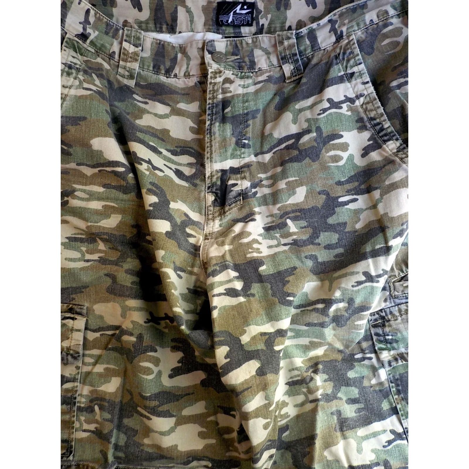 Rusty VINTAGE Rusty Mens Cargo Shorts Camouflage Cotton Green Brown Beige SZ 32 Size US 32 / EU 48 - 4 Thumbnail