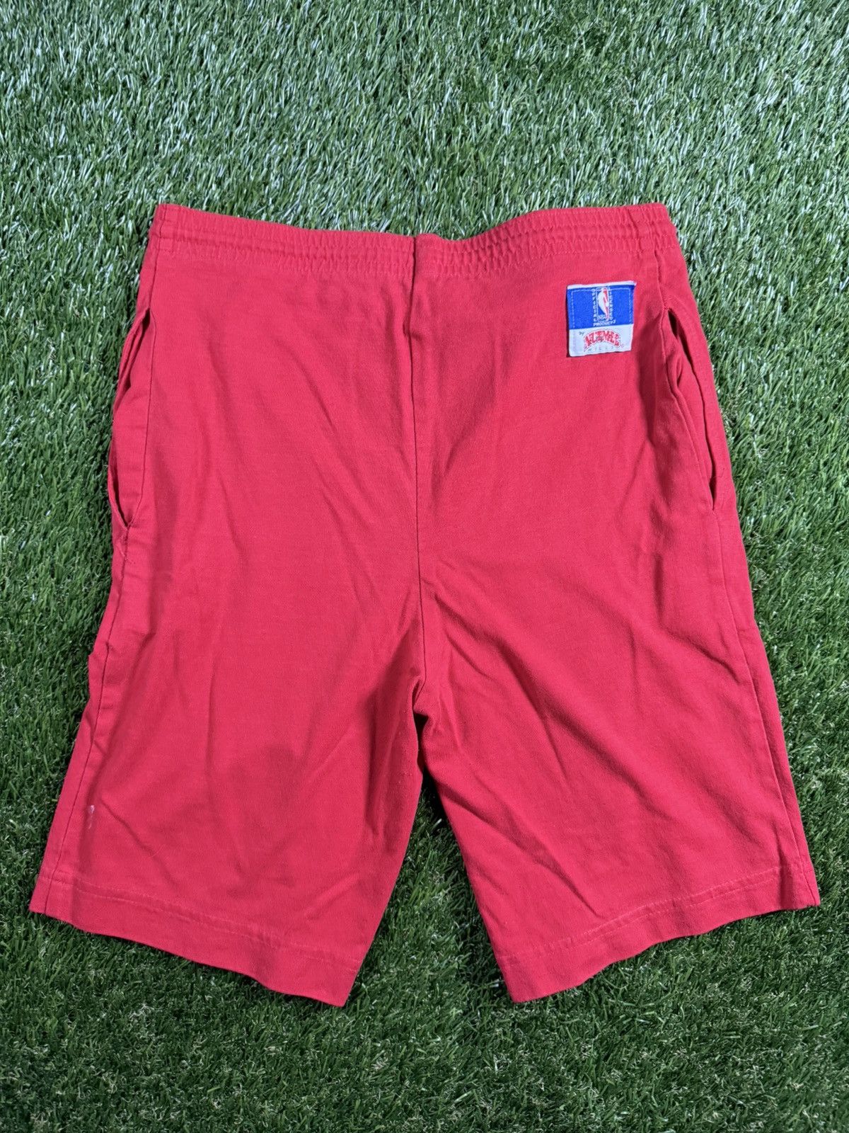 NBA Vintage 90s Nutmeg Chicago Bulls Graphic Logo Cotton Shorts Size US 34 / EU 50 - 4 Thumbnail