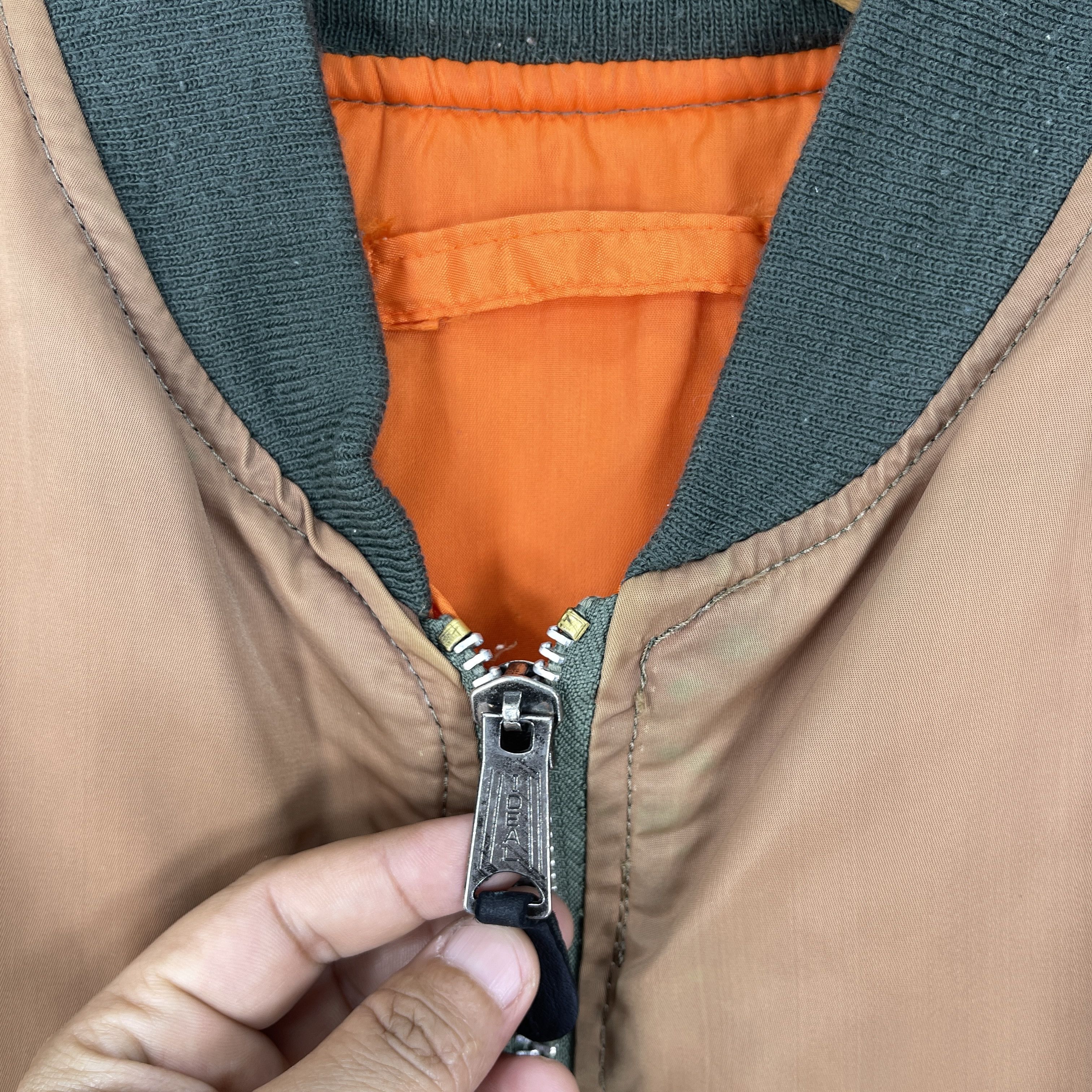 Alpha Industries Vintage ALPHA INDUSTRIES Ma-1 Flight Distressed Jacket Size US M / EU 48-50 / 2 - 9 Thumbnail