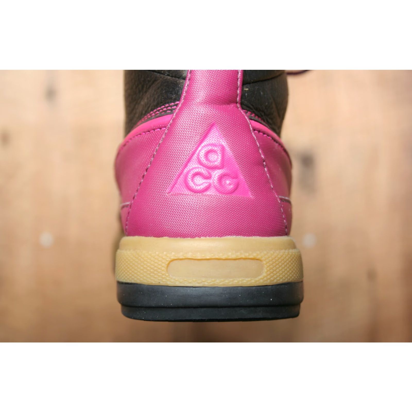 Nike Nike ACG Woodside II Magenta Duck Boots Women SZ 7 Leather/Synthetic Snow Boot 537347-006 Size US 7 / IT 37 - 6 Thumbnail