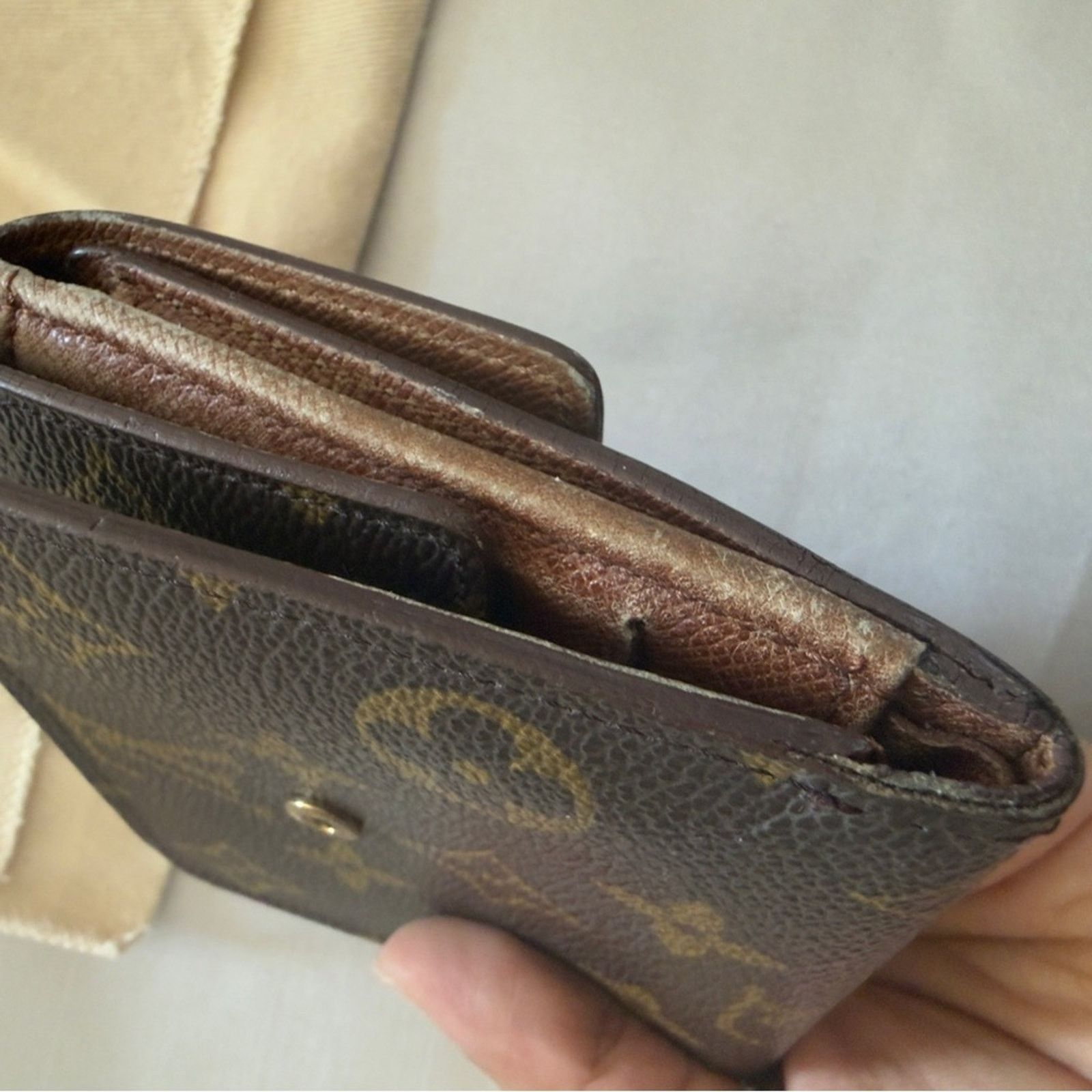 Louis Vuitton Louis Vuitton Monogram Canvas Compact Card Holder Size ONE SIZE - 10 Thumbnail
