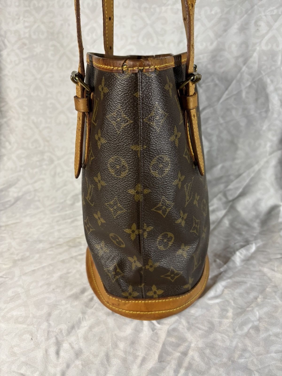Louis Vuitton (heavy worn) Louis Vuitton Bucket Size ONE SIZE - 4 Thumbnail