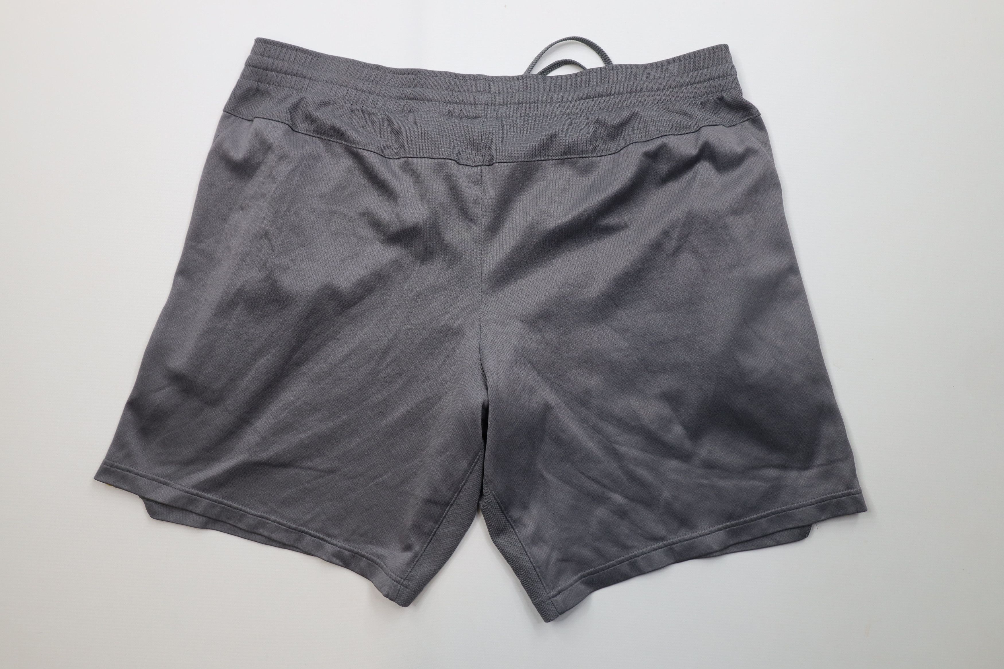 Nike AS IS Vintage Nike Swoosh University of Michigan Shorts Size US 36 / EU 52 - 10 Thumbnail