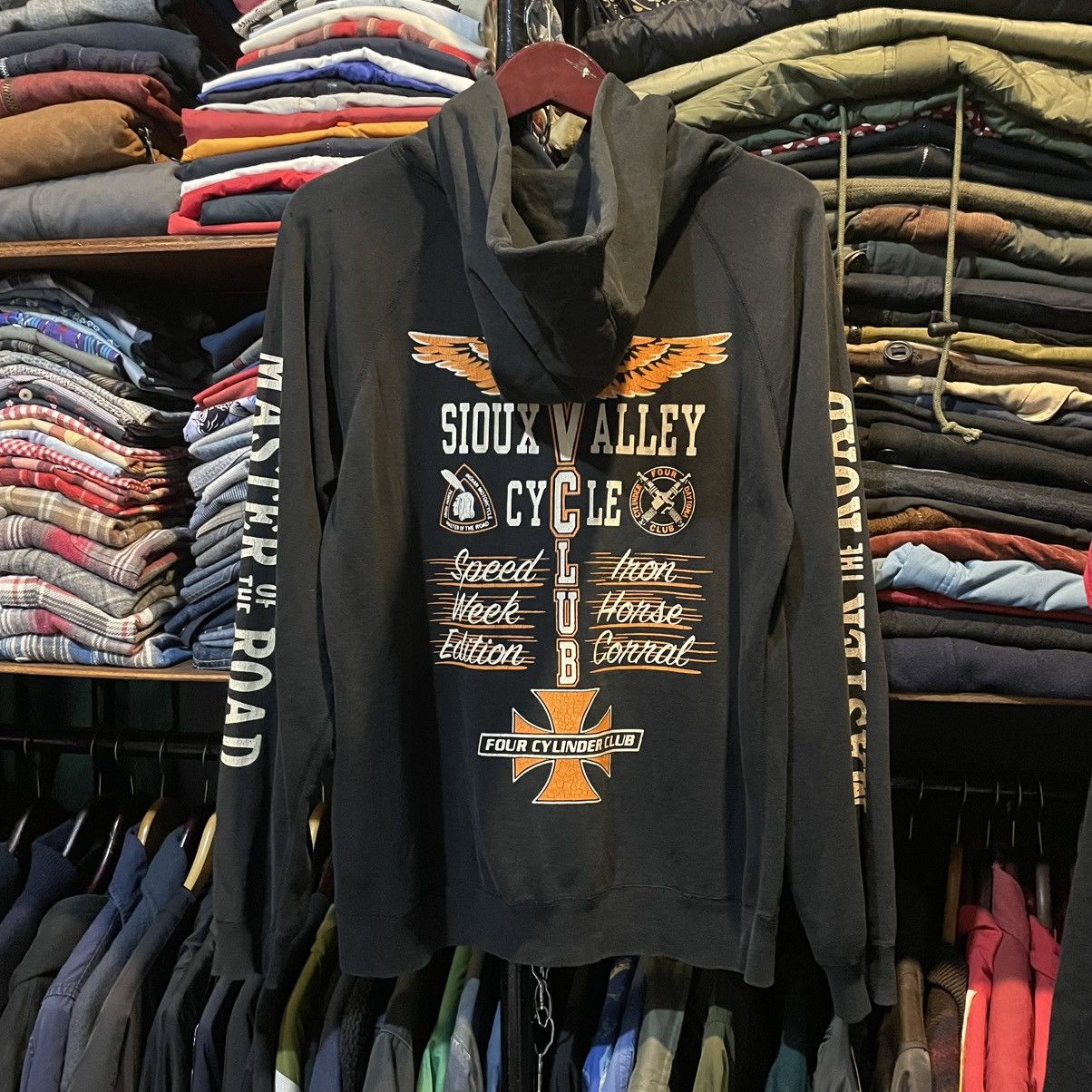 Indian Motorcycle × Japanese Brand × Toyo Enterprises Pullover Hoodie Indian Motorcycle V Club Sioux Valley Cycle Size US M / EU 48-50 / 2 - 10 Thumbnail