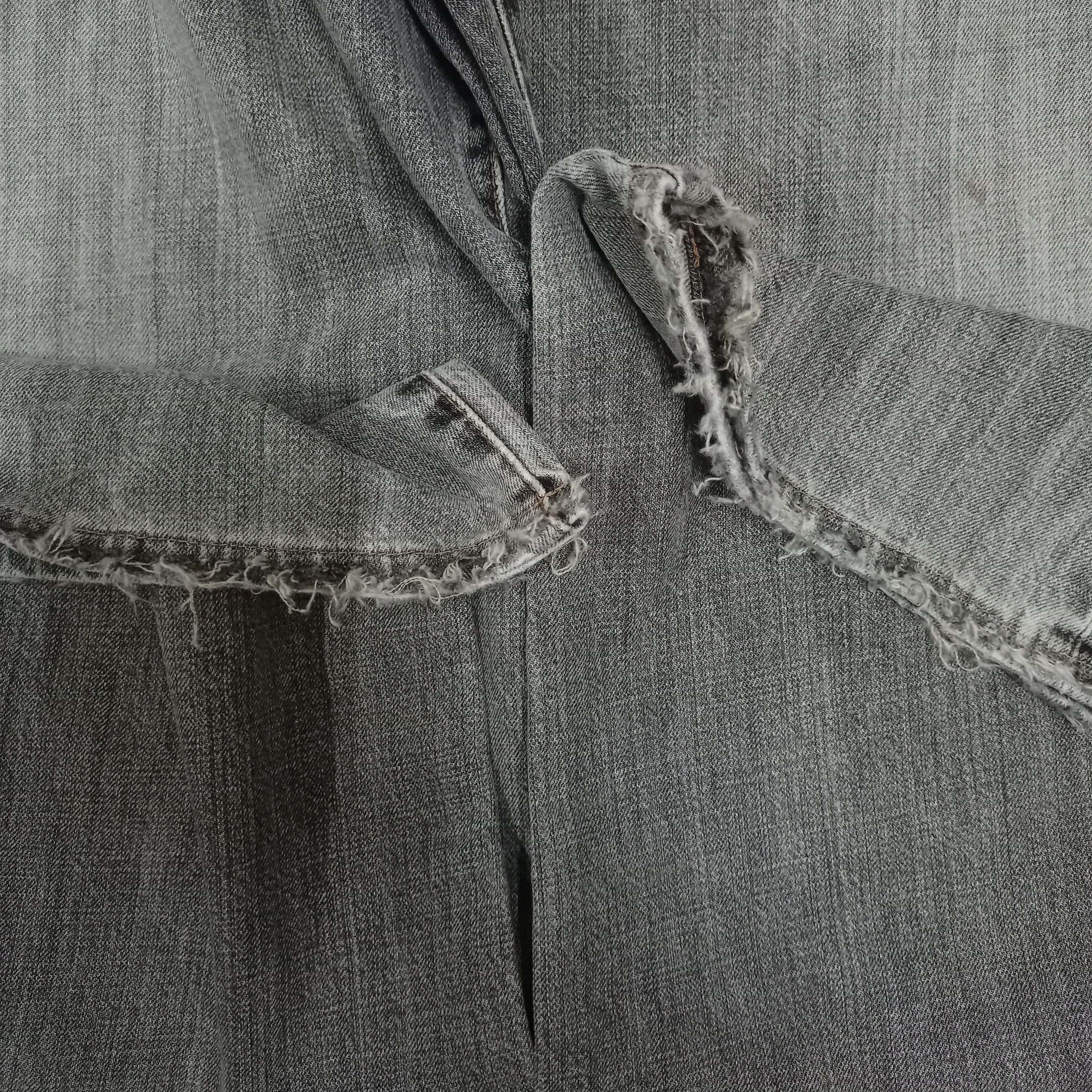 Wrangler Vintage Wrangler Frayed Hem Distressed Baggy Style Jeans Size US 39 - 6 Thumbnail